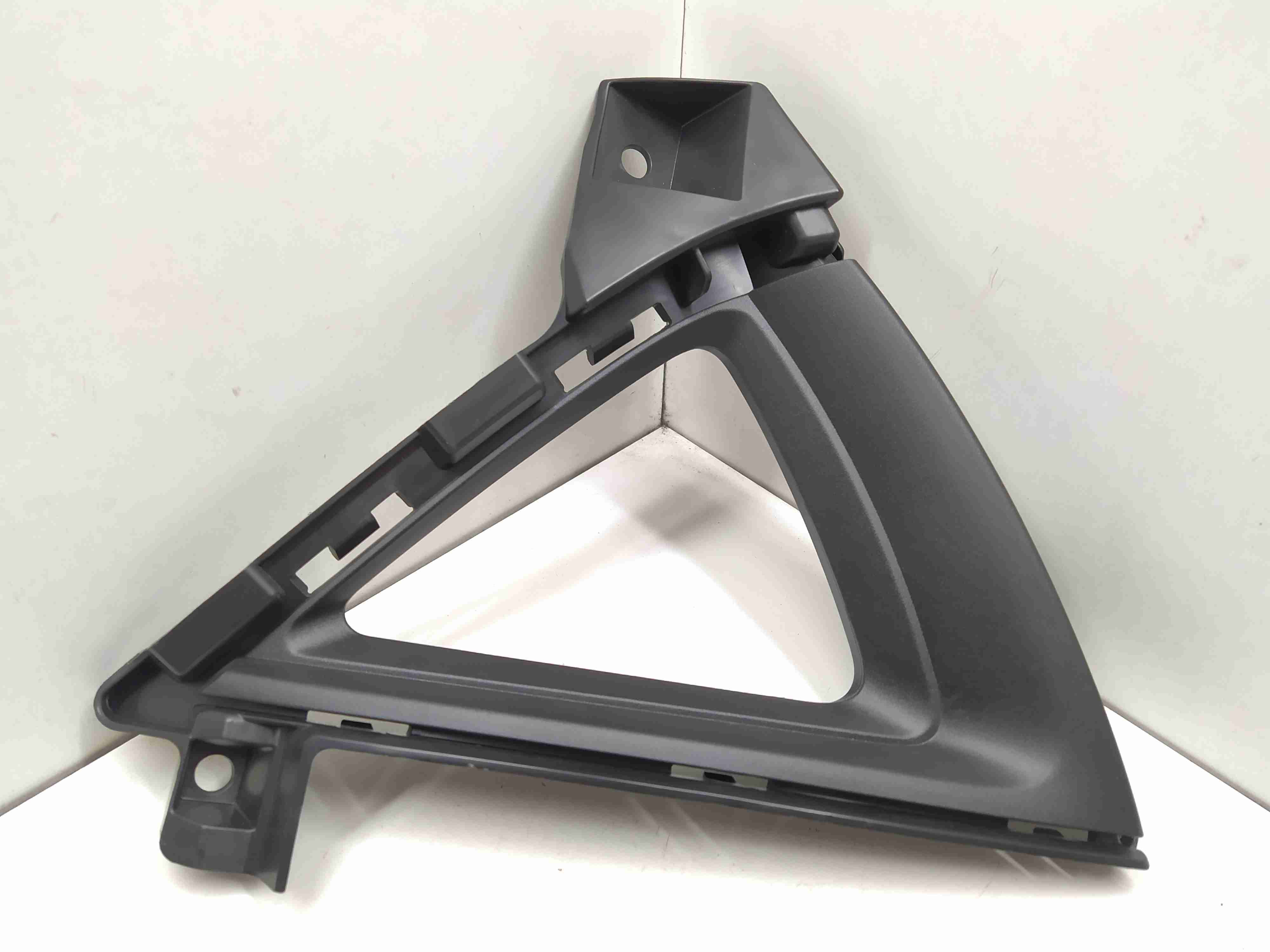 Kia Rio 4 поколение [рестайлинг] (2020-2025) Рамка фары противотуманной правой 86524H0700  000699