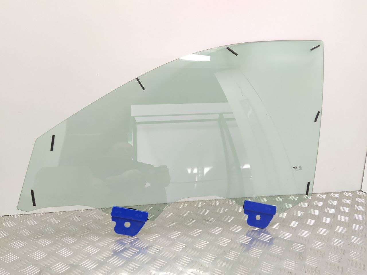 LiXiang L7 L7 2022-н.в. Стекло двери передней левой X0361030010  000758