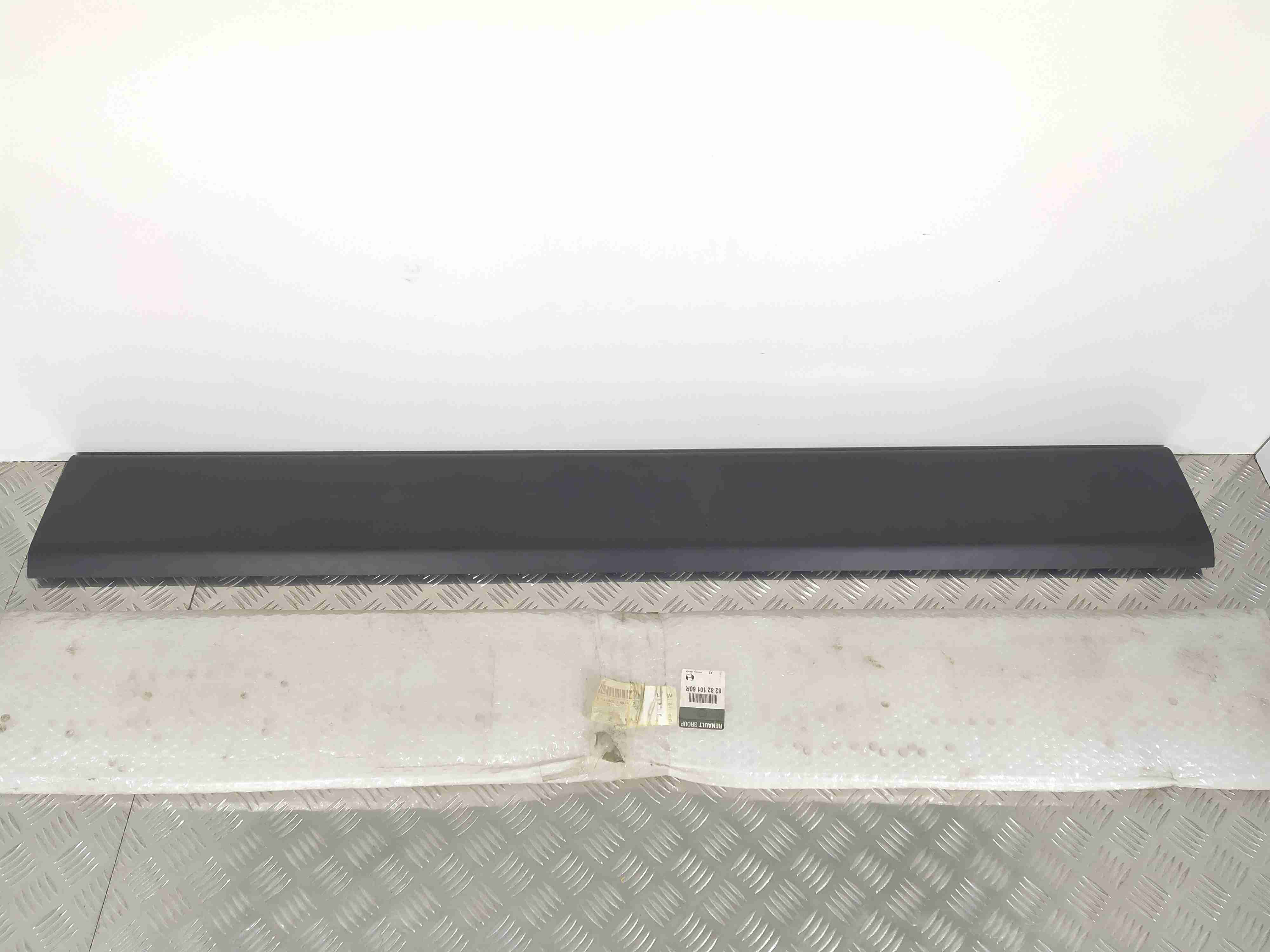 Volkswagen Crafter Crafter I (2E) 2006 - 2016 Молдинг (накладка кузовная) 828210160R,    828213589R  000783