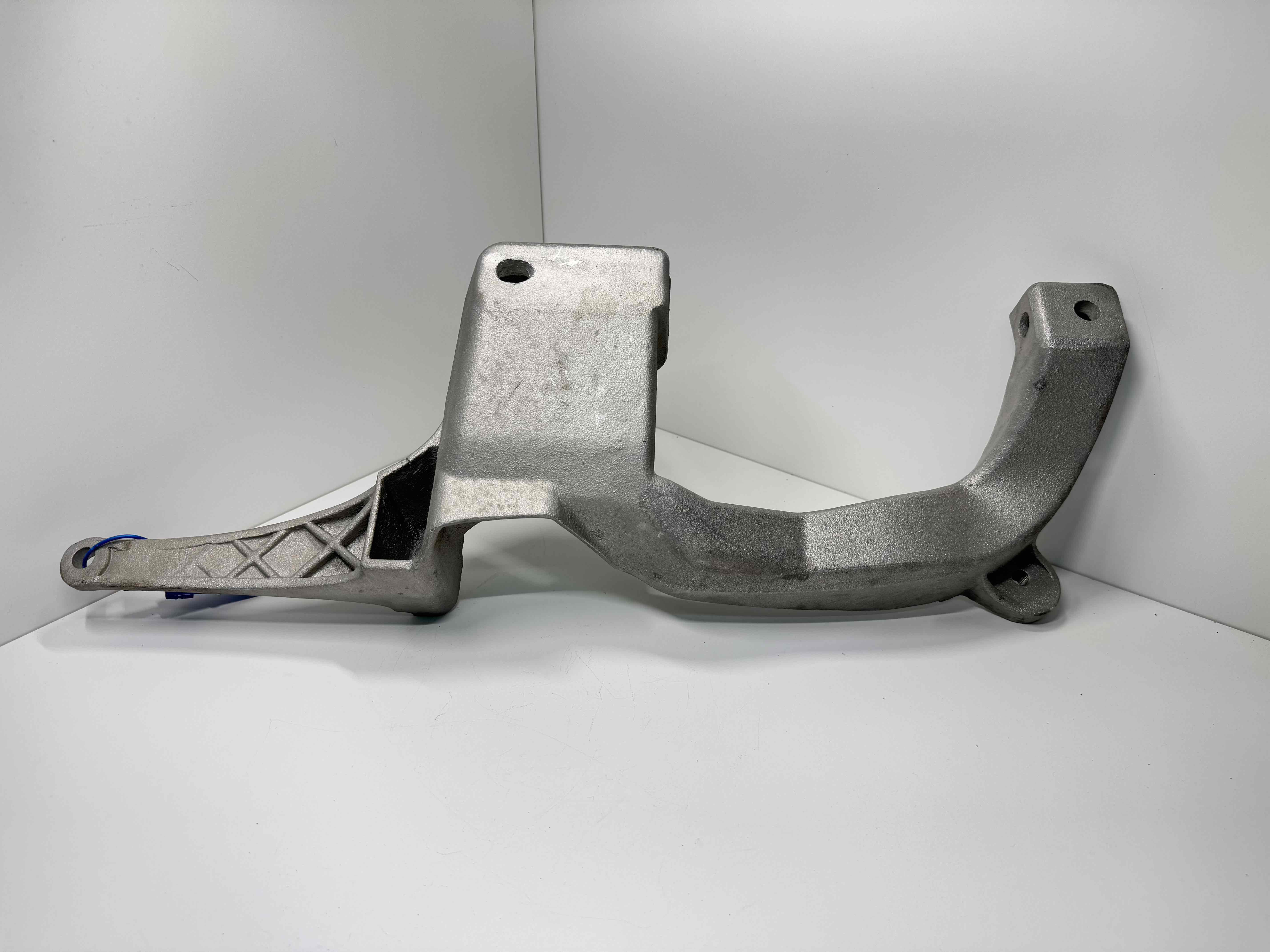 Mercedes Axor Axor Кронштейн крепления бампера переднего 9408851531  000829