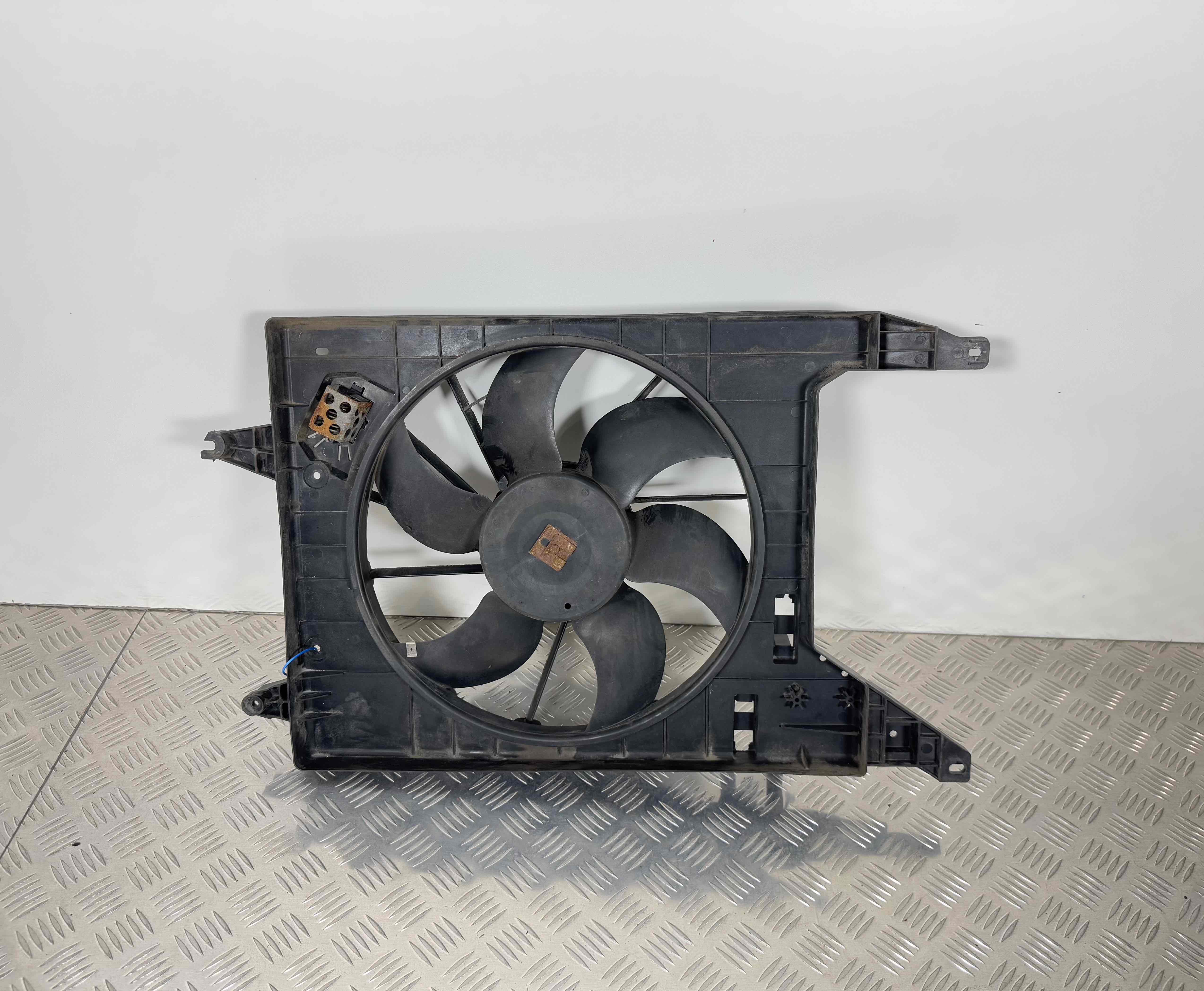 Lada Largus 1 поколение (2012-2025) Вентилятор радиатора 214815057R,   8240792  000850