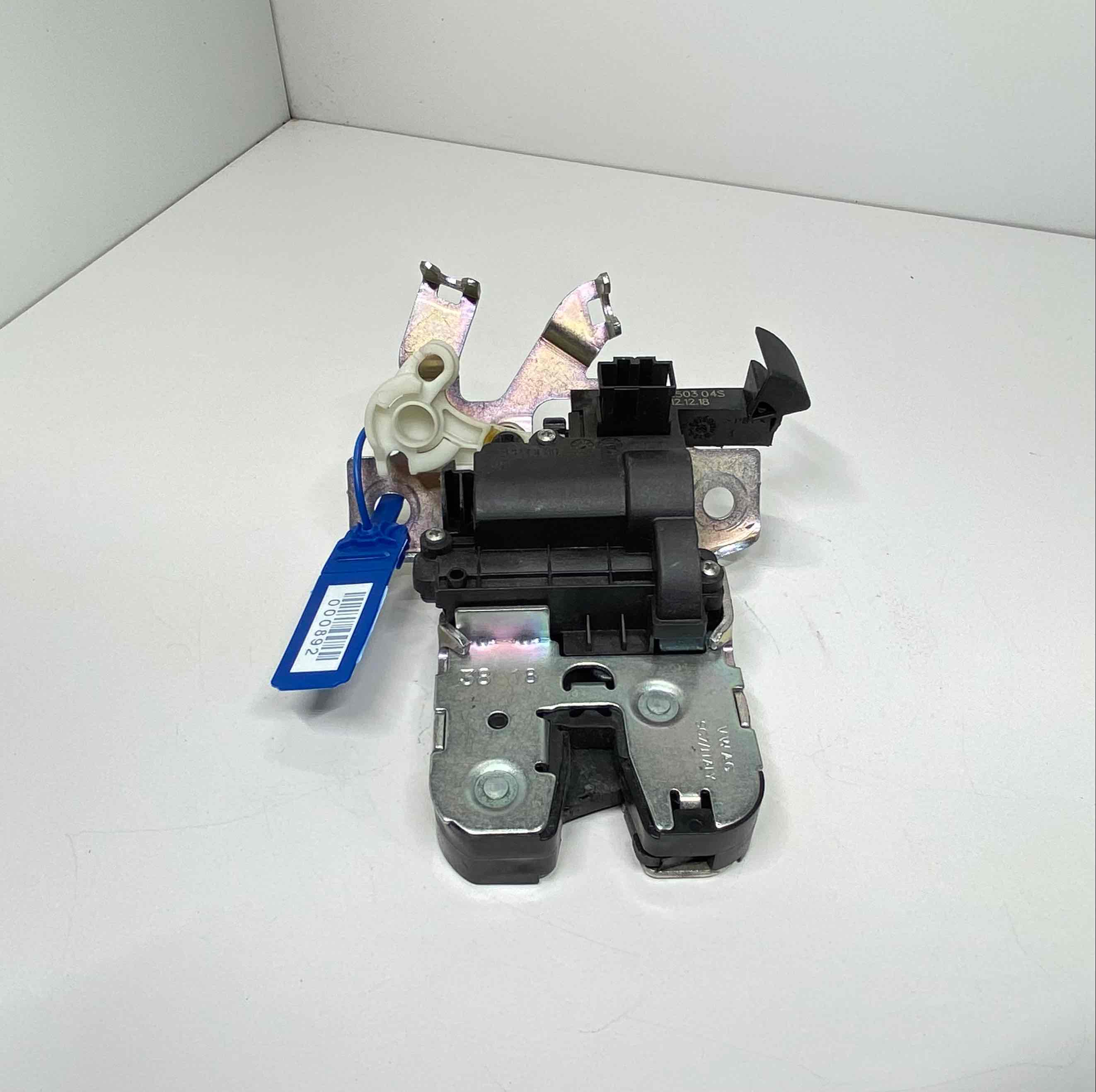 Audi A4 A4 B9 (8W2) 2015 - наст. время Замок багажника 8W0827503,   8W082750304S  000892