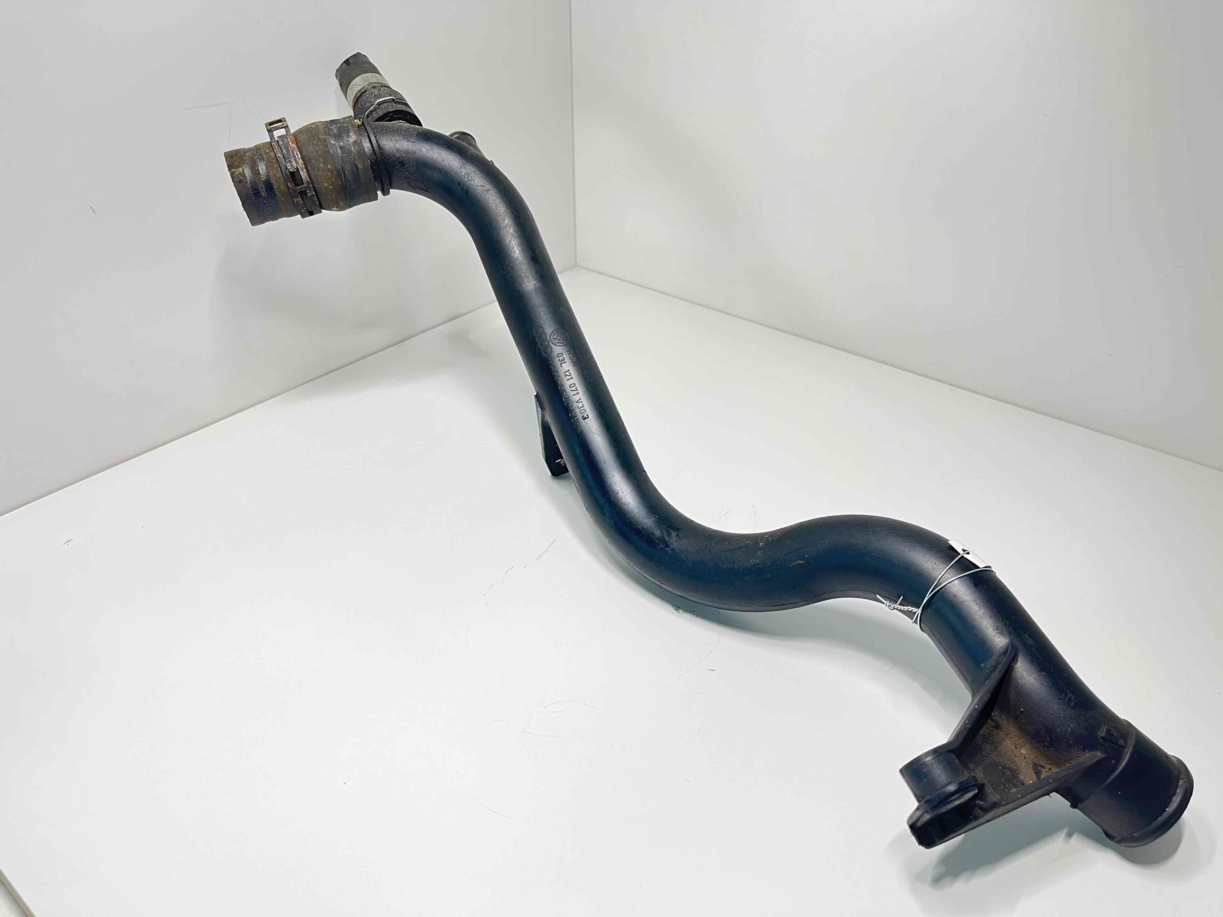 Audi A4 A4 B8 (8K2) 2007 - 2015 Трубка охлаждающей жидкости пластиковая 03L121071  002436