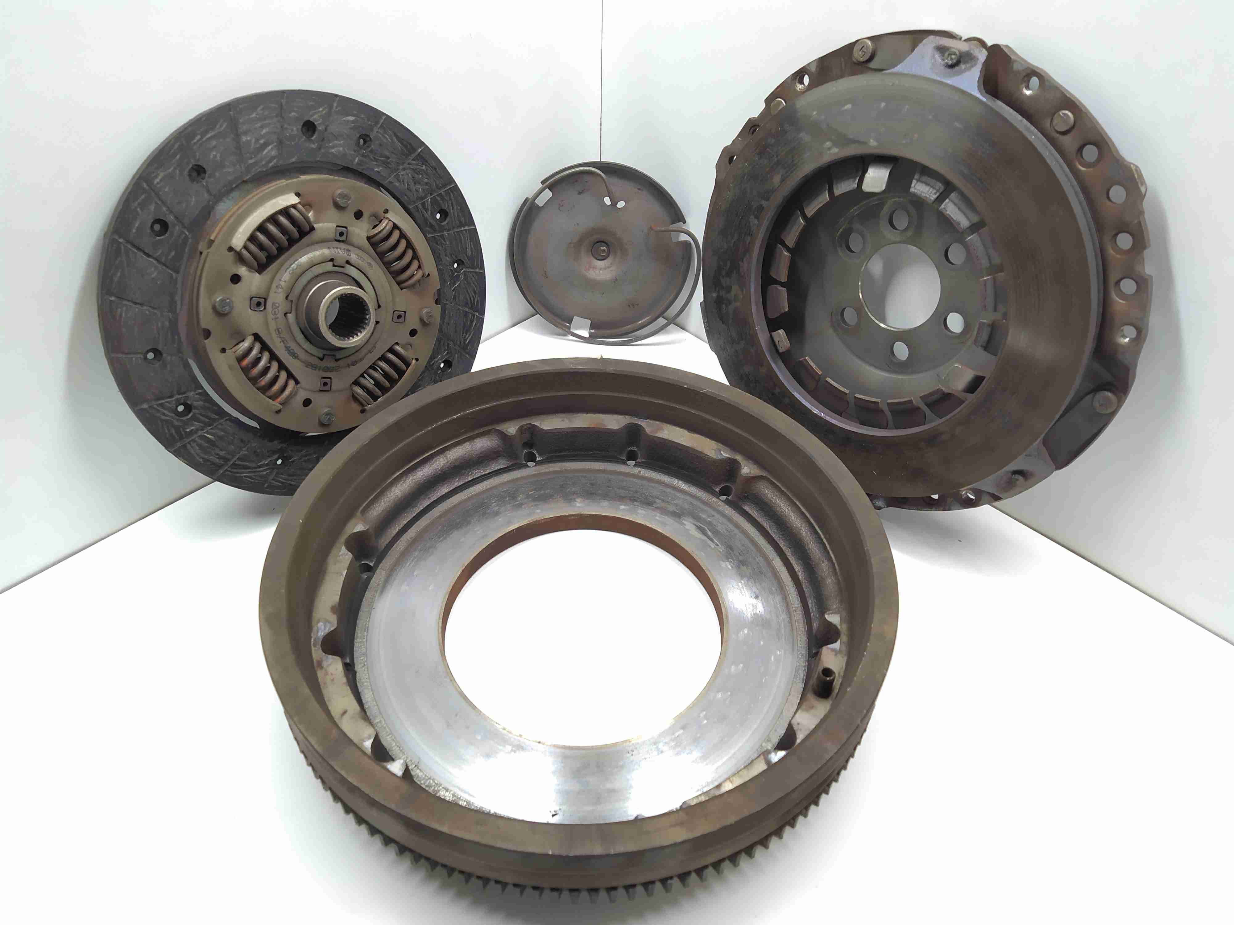 Volkswagen Golf Golf IV (1J) 1997 - 2006 Комплект сцепления 027105273D,    038141025L,    038141031,    AQM,    055141124H  004467