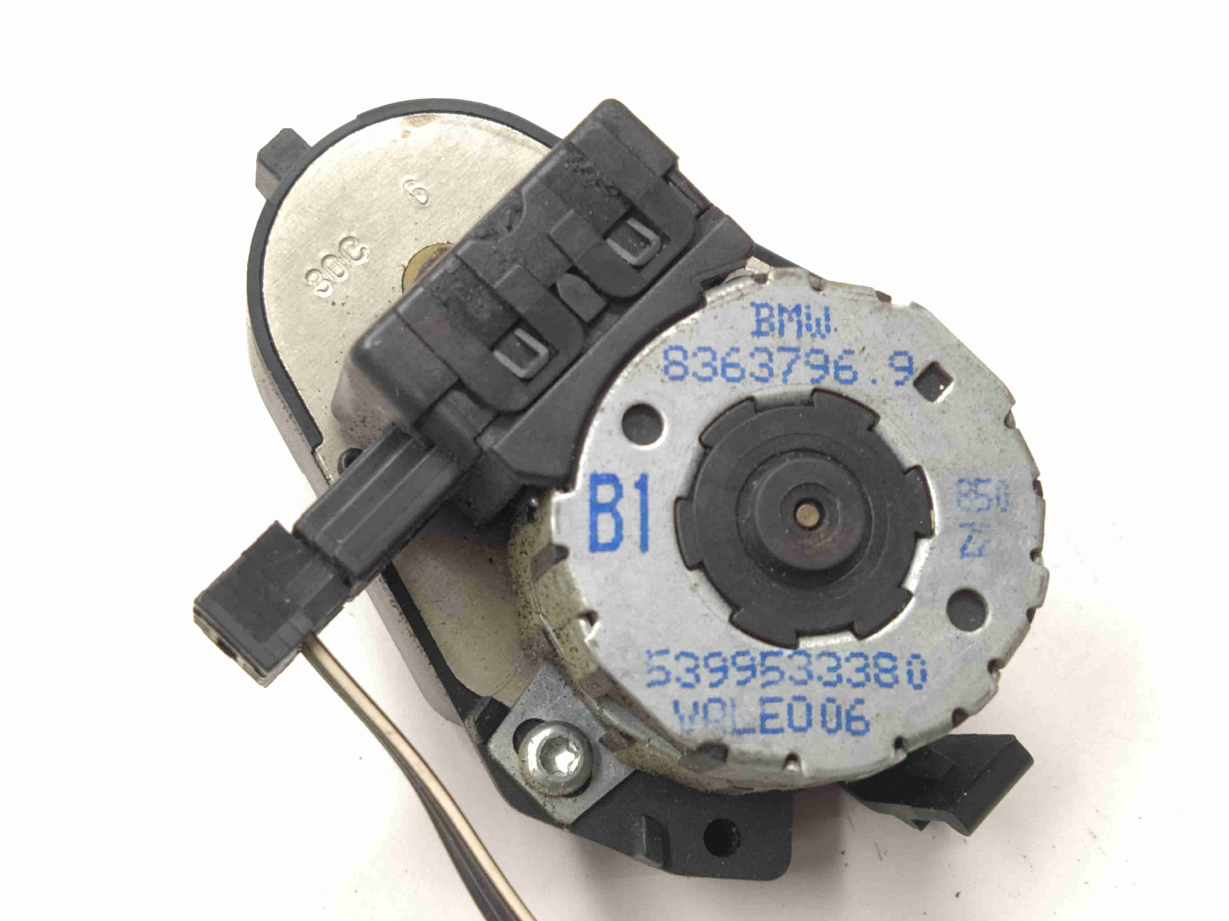 BMW 5 E39 5 E39 4 поколение (1995-2000) Моторчик заслонки печки 64118363796,  8363796  004880