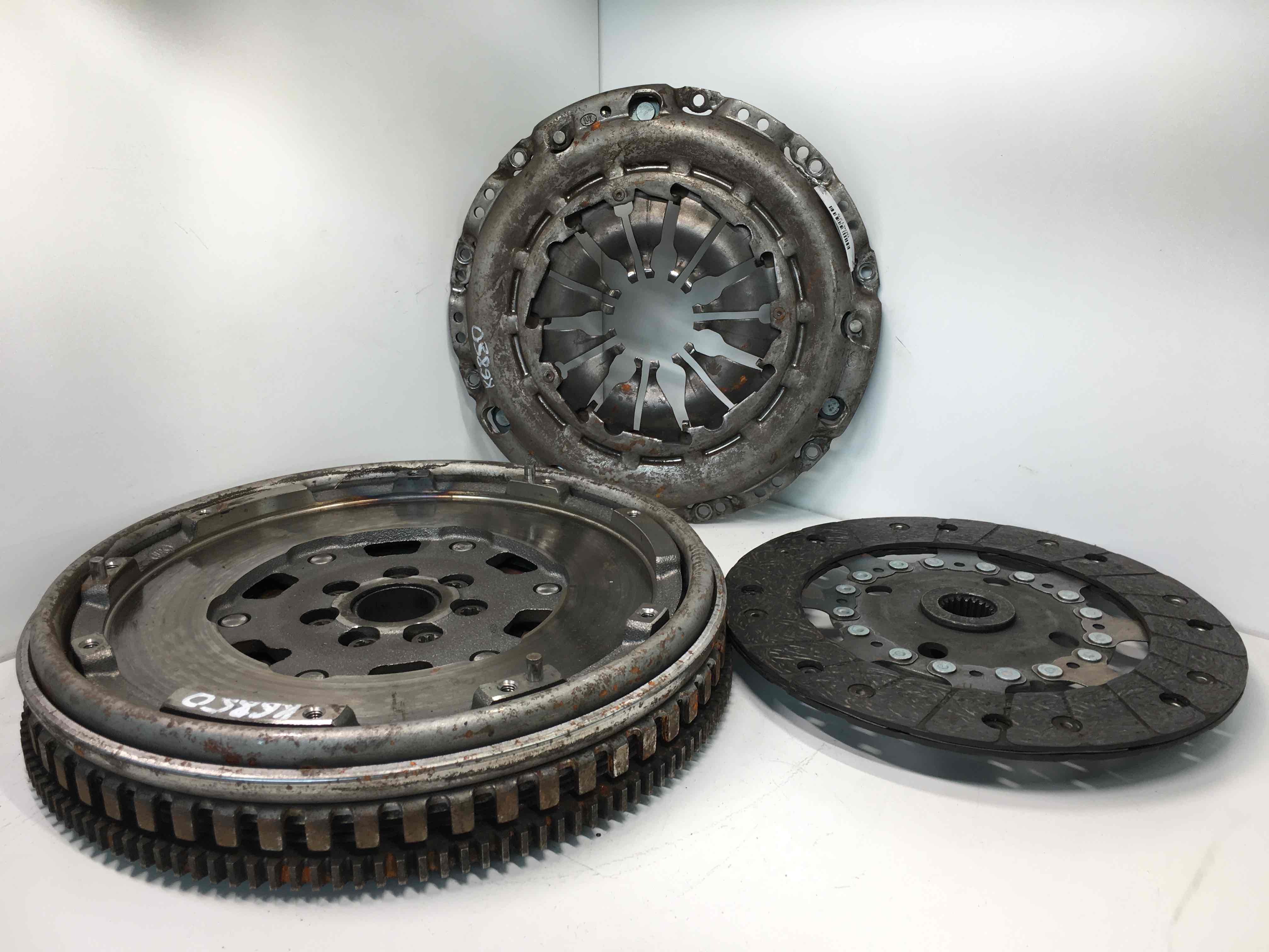 Renault Laguna Laguna III  2008 - 2011 Маховик 415040010,    9h310,    323083710,    123061810  006125