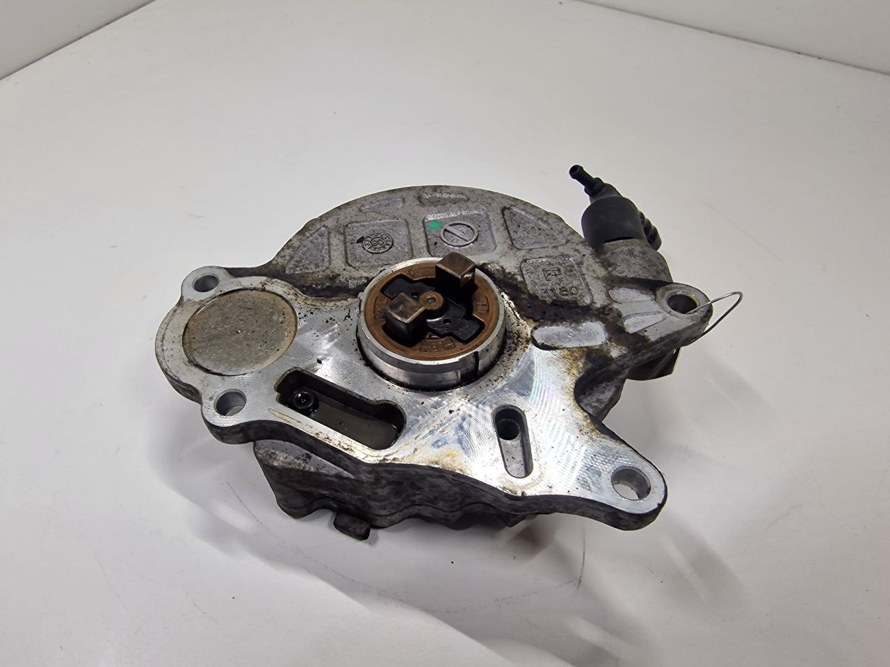 Volkswagen Passat Passat B6 (3C) 2005 - 2010 Насос вакуумный 03l145100  006273