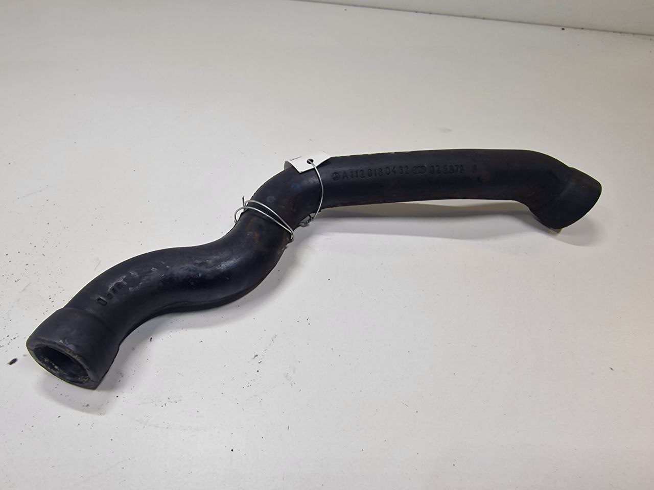 Mercedes ML W163 M-klasse (W163) 1997 - 2005 Патрубок вентиляции картера a1120180482  006447