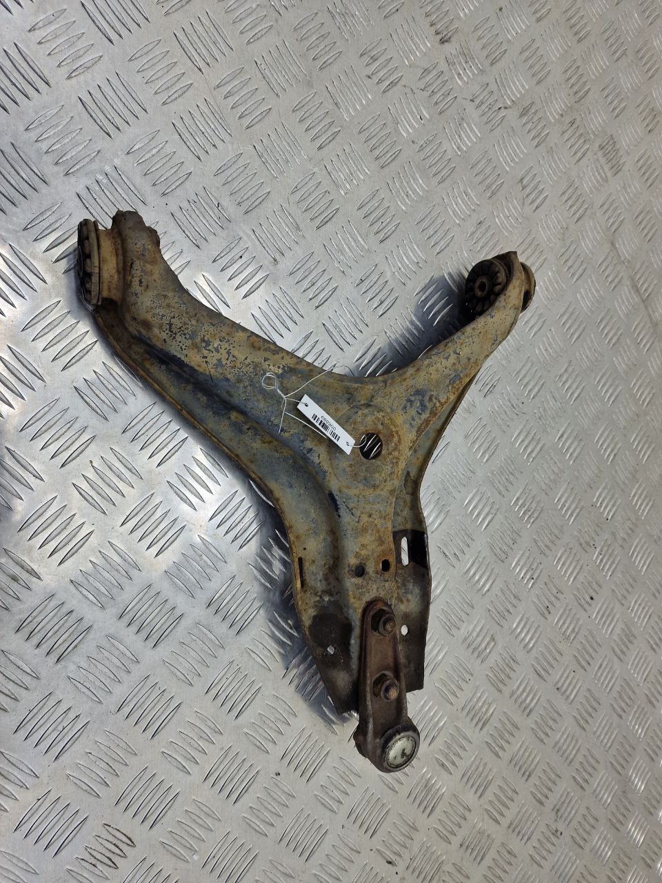 Audi 80 80 B3 (8A) 1986 - 1991 Рычаг передний правый   006889