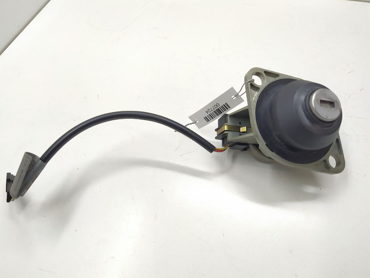 BMW 5 E39 5 E39 4 поколение (1995-2000) Личинка замка багажника 61318363699, 8363699  007724