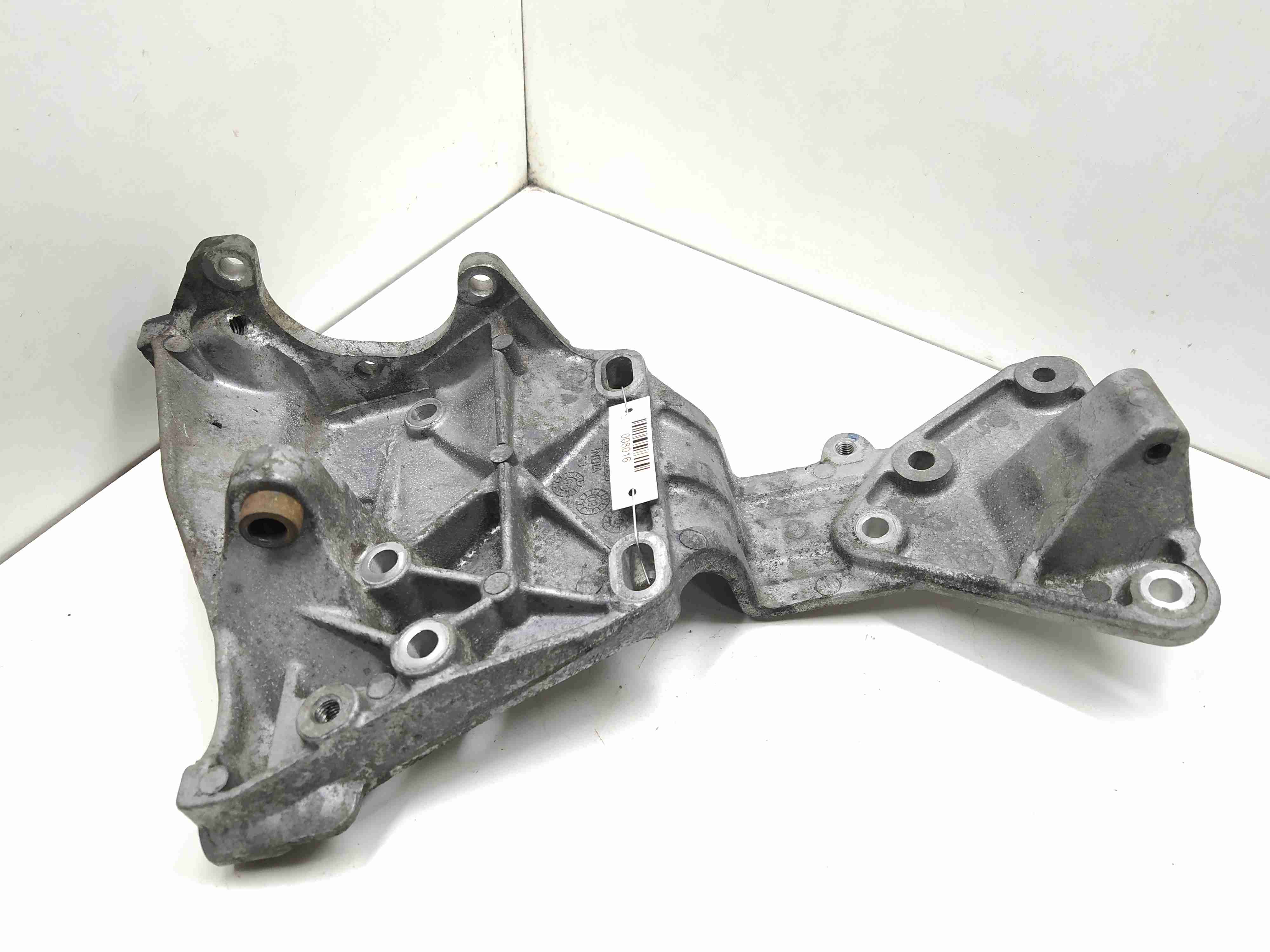 Volvo XC70 XC70 II (BZ) 2007 - 2016 Кронштейн генератора 31258329  008016