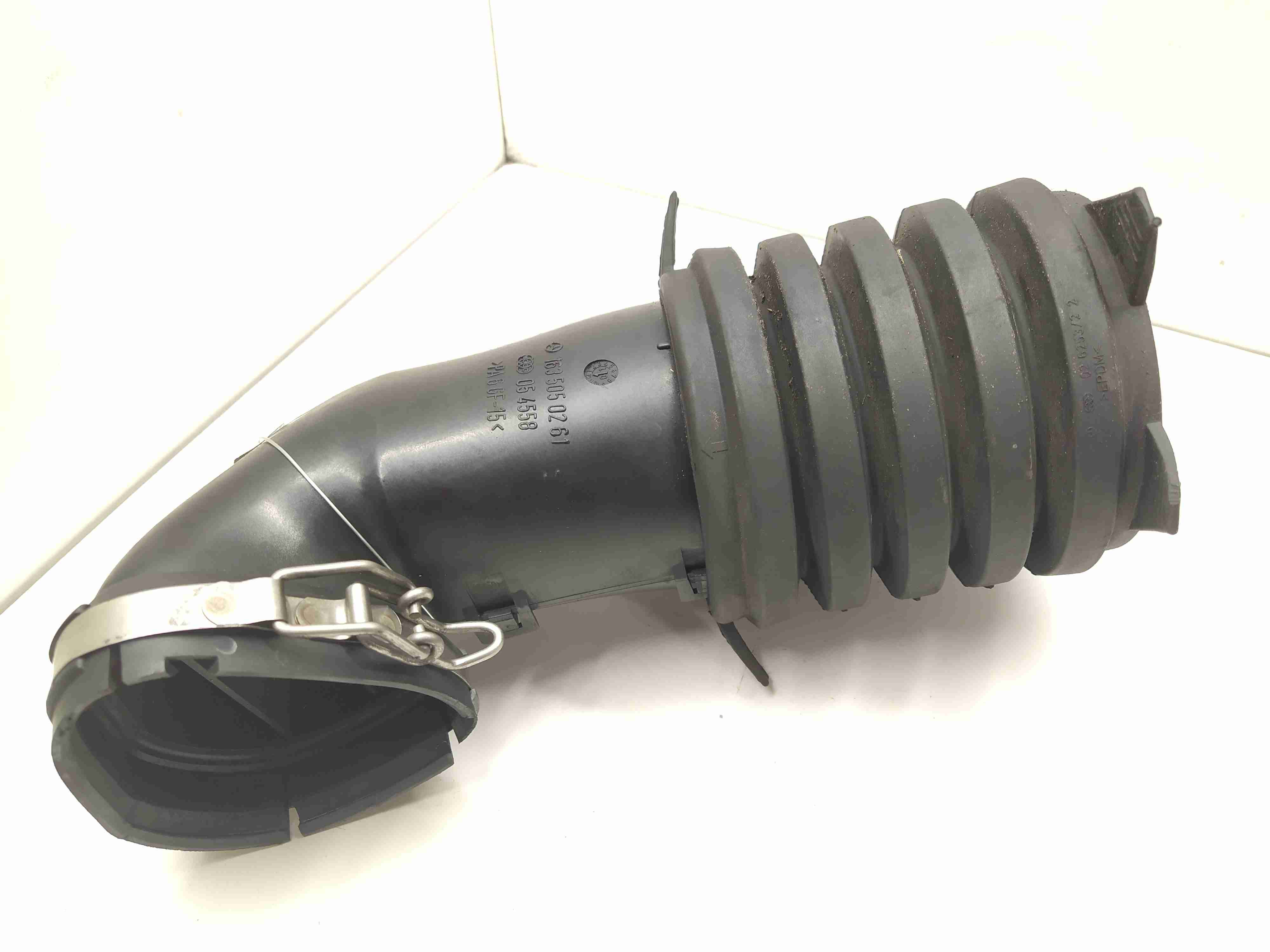 Mercedes ML W163 M-klasse (W163) 1997 - 2005 Патрубок воздушного фильтра 1635050261, A1635050261  008232