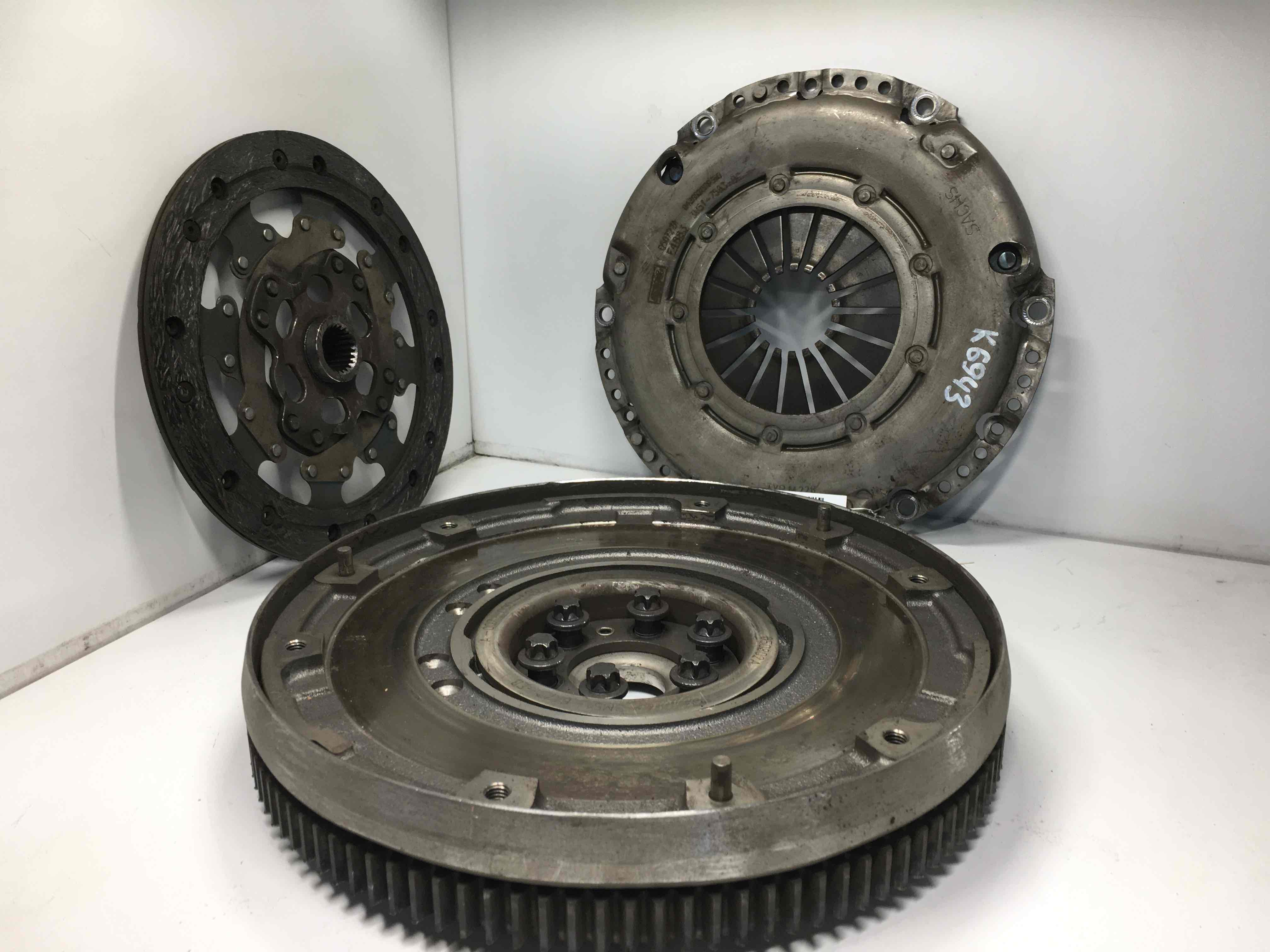 Volvo V50 V50 (MW) 2004 - 2012 Маховик 3M516477EB,   A007000E00,   3M517560CIC,   181864530901,   3M517563BC,   043082000356  008554