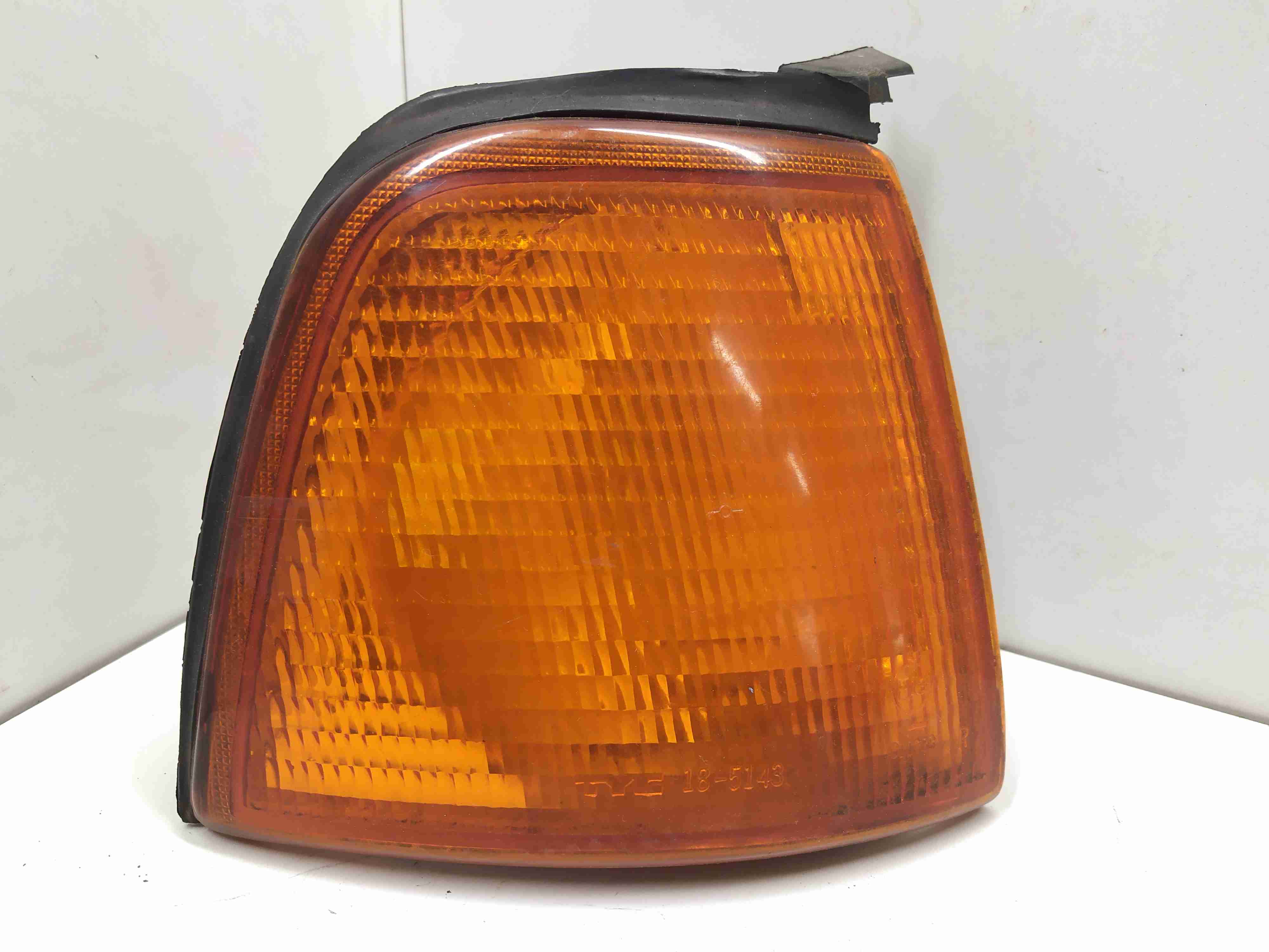 Audi 80 80 B3 (8A) 1986 - 1991 Поворотник правый   008996