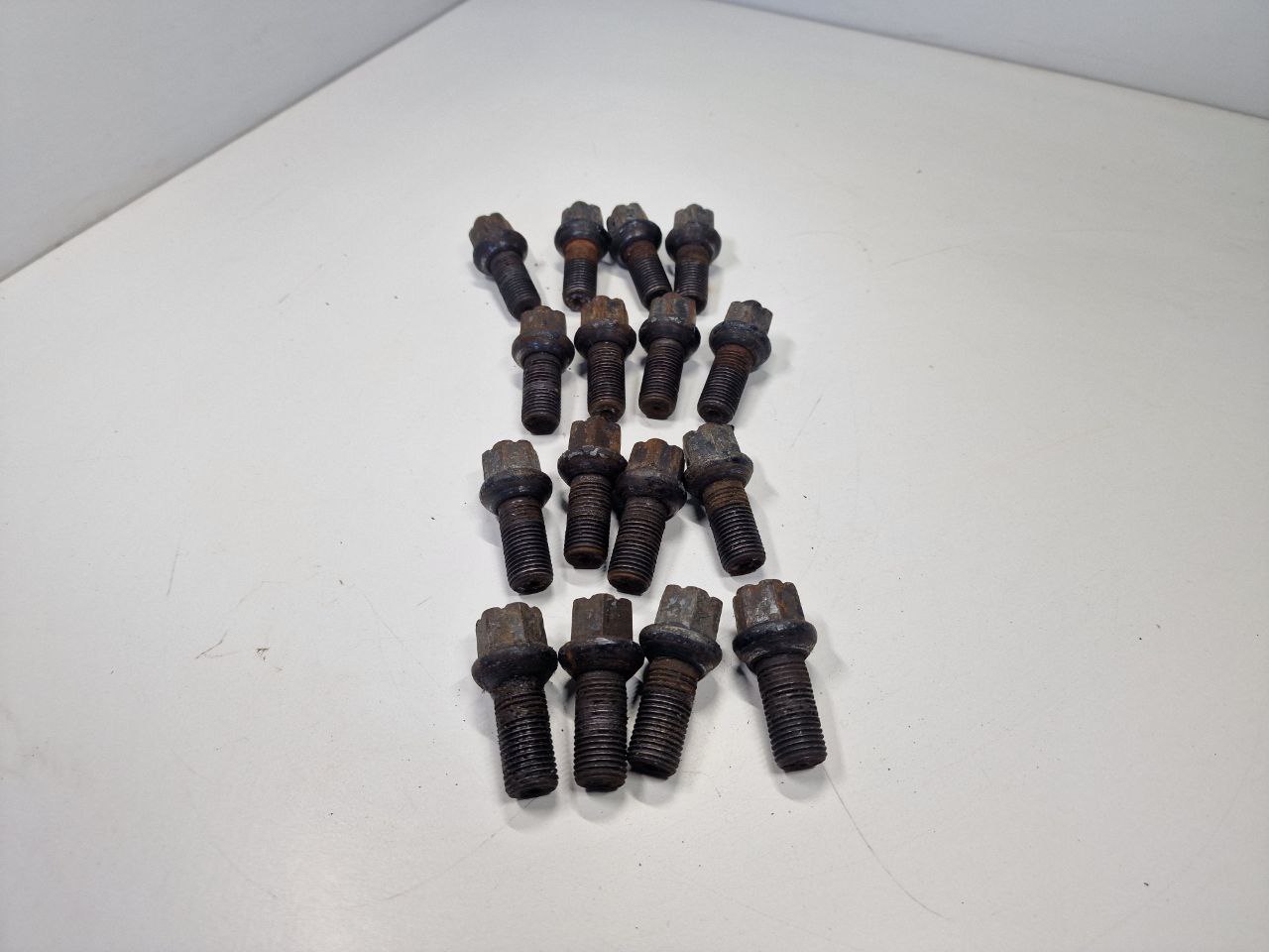 Audi 80 80 B3 (8A) 1986 - 1991 Болт колесный   009577