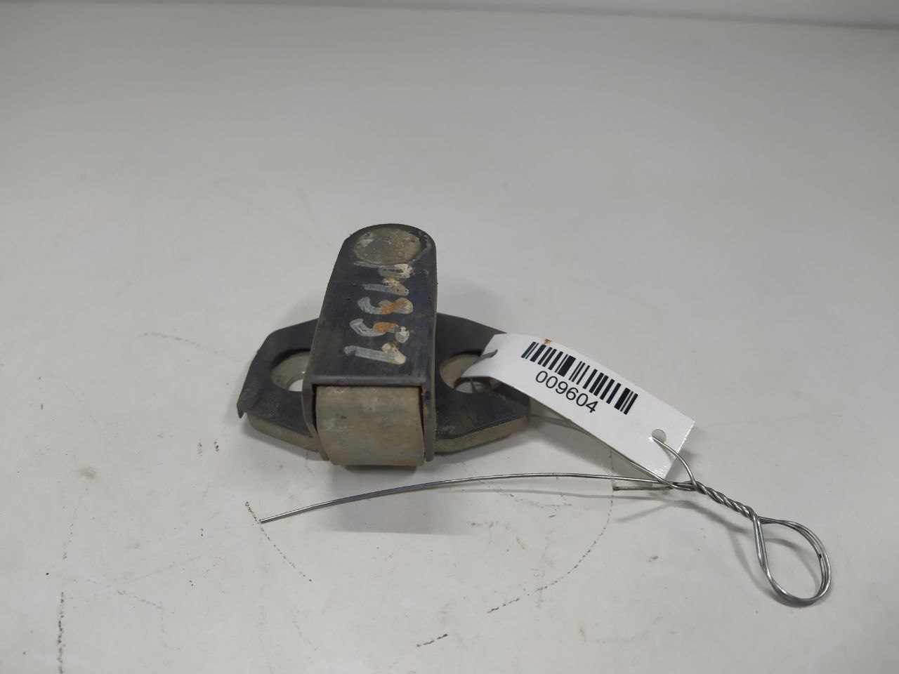 BMW 3 E36 3 E36 3 поколение (1990-2000) Ответная часть (скоба) замка двери 8122299  009604