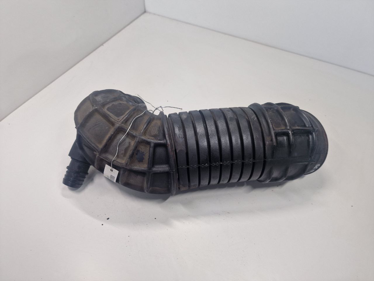 Skoda Superb Superb I (3U) 2001 - 2008 Патрубок турбины 3b0129615m  009685