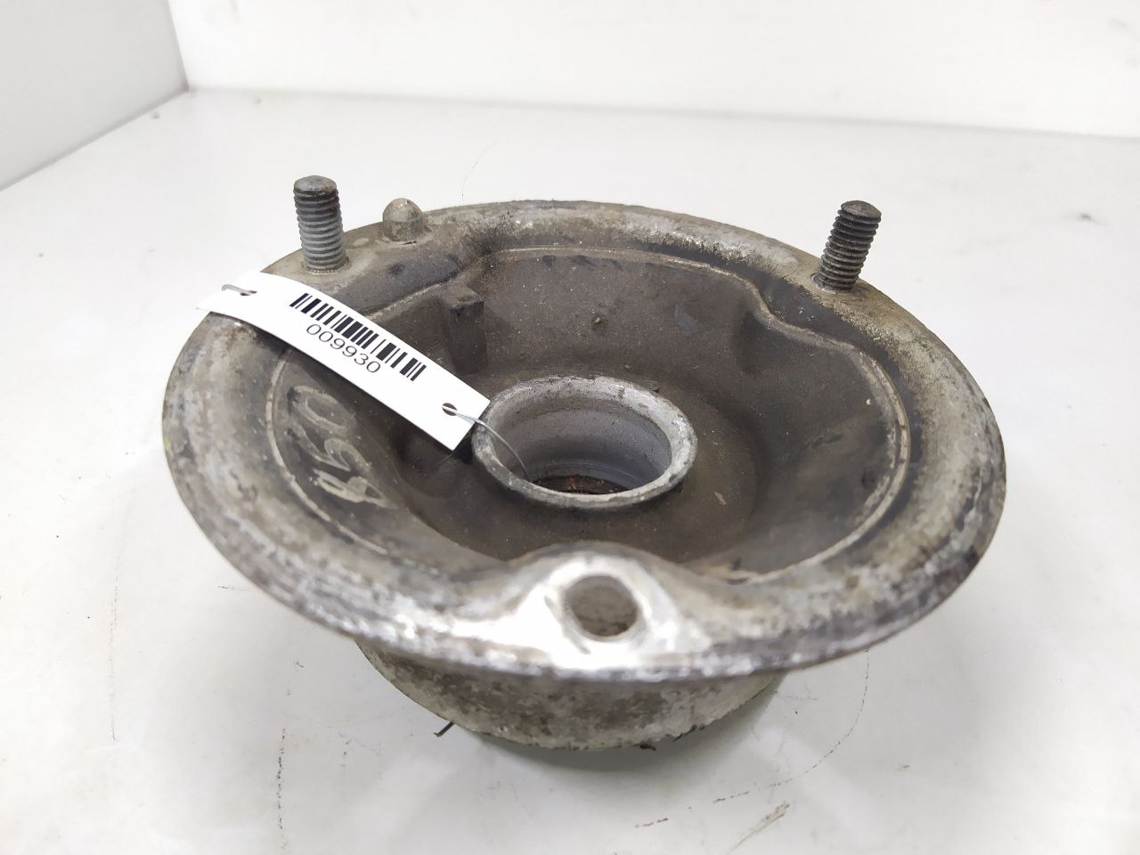 BMW 3 E90/E91/E92/E93 3 E90/E91/E92/E93 5 поколение (2005-2013) Опора амортизатора верхняя (чашка) 31336760943, 6760943  009930