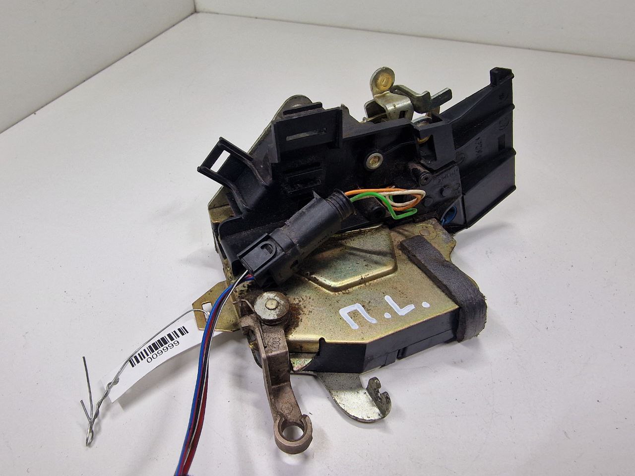 BMW 5 E39 5 E39 4 поколение (1995-2000) Замок двери передней левой 8235113  009999