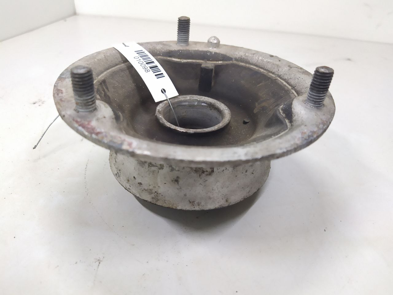 BMW 3 E90/E91/E92/E93 3 E90/E91/E92/E93 5 поколение (2005-2013) Опора амортизатора верхняя (чашка) 10637110  010098