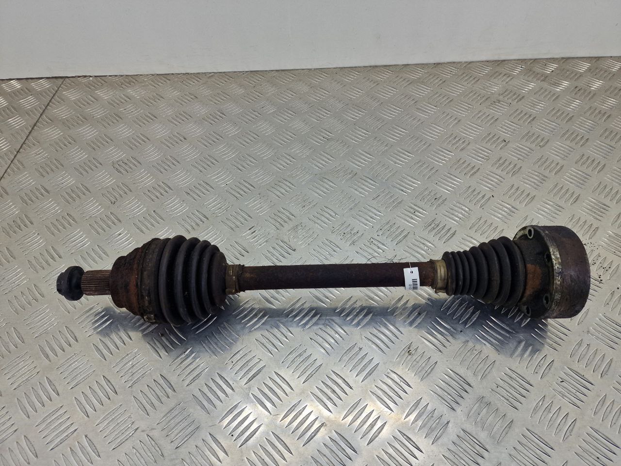 Skoda Octavia Octavia II (1Z) 2004 - 2013 Полуось передняя левая (приводной вал, ШРУС)   010131