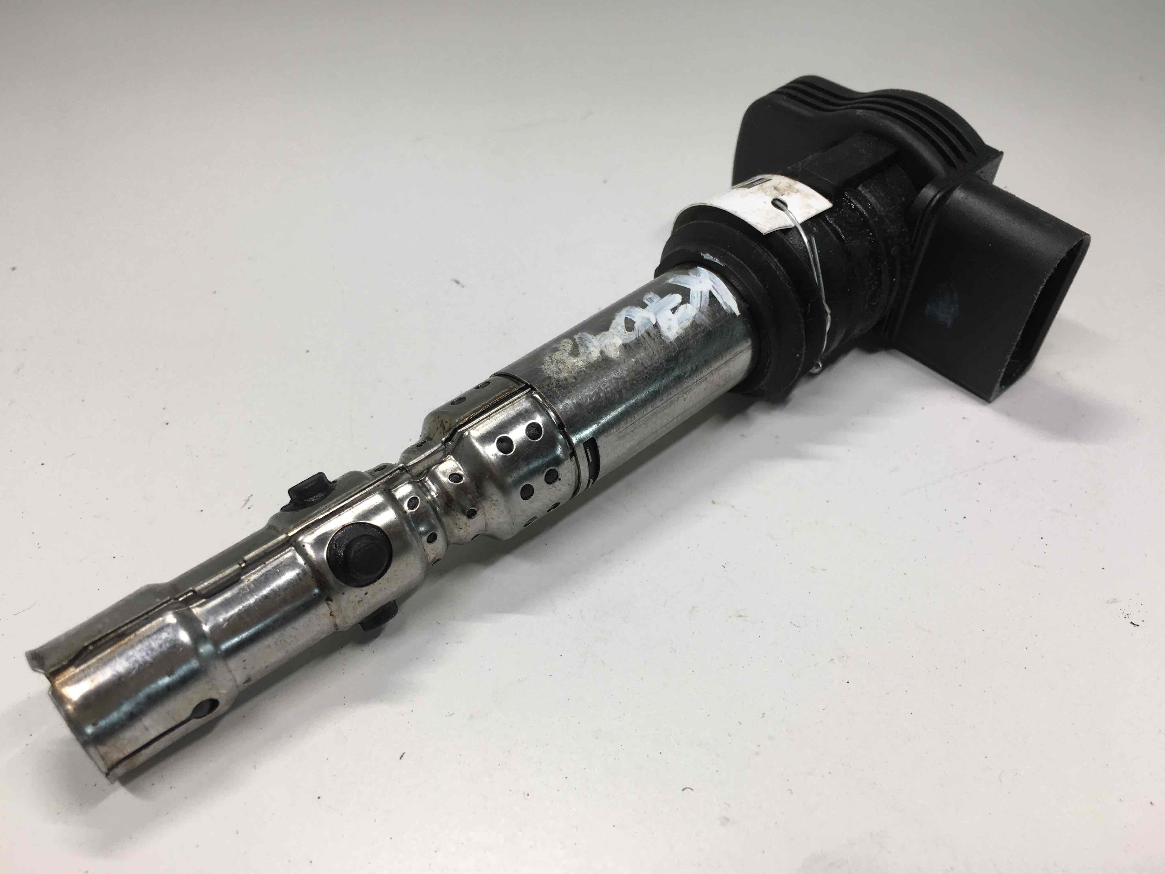 Audi A4 A4 B6 (8E5) 2000 - 2004 Катушка зажигания 06a905115d  010378