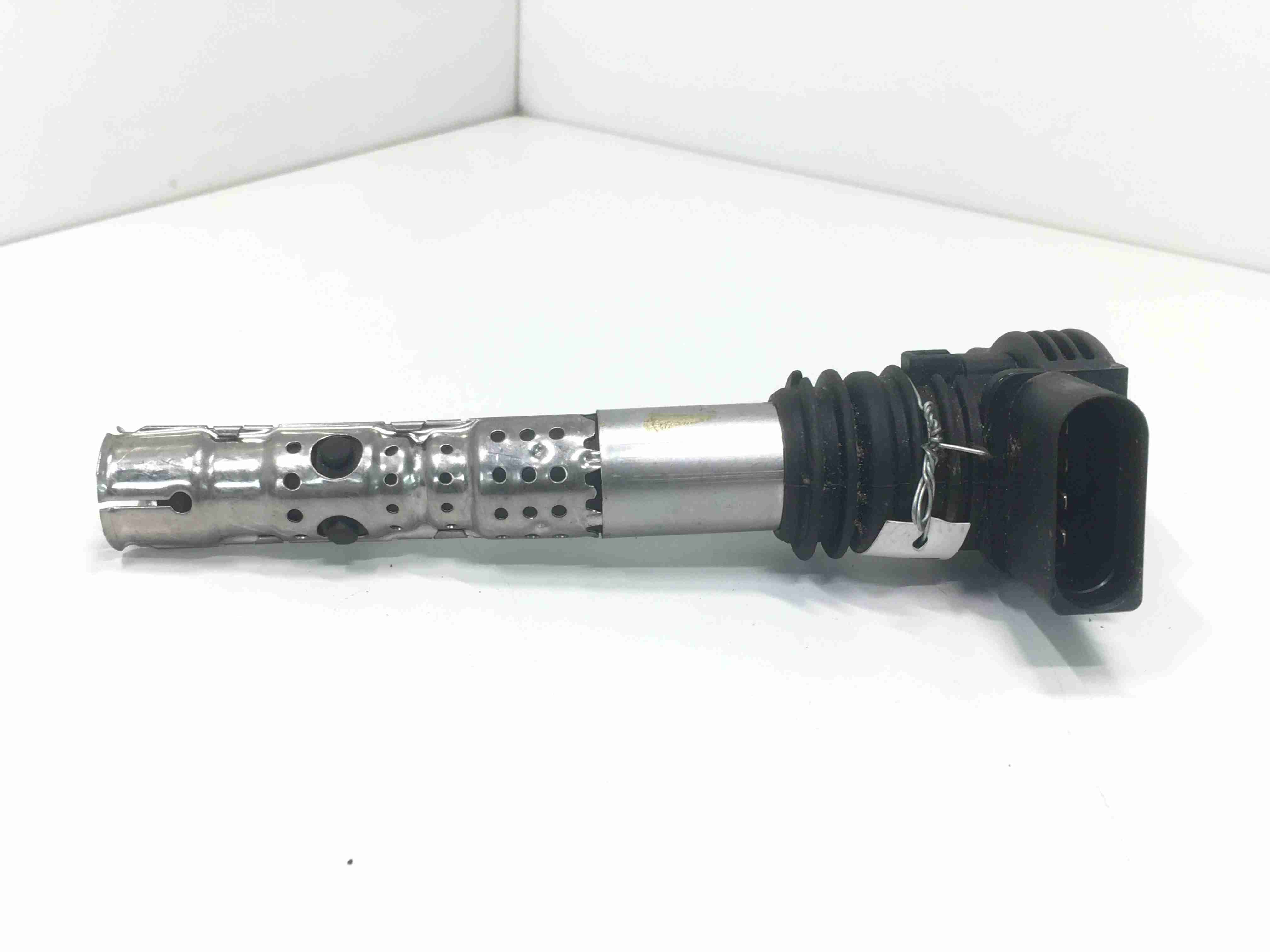 Audi TT TT (8N3) 1998 - 2006 Катушка зажигания 06B905115J  010478