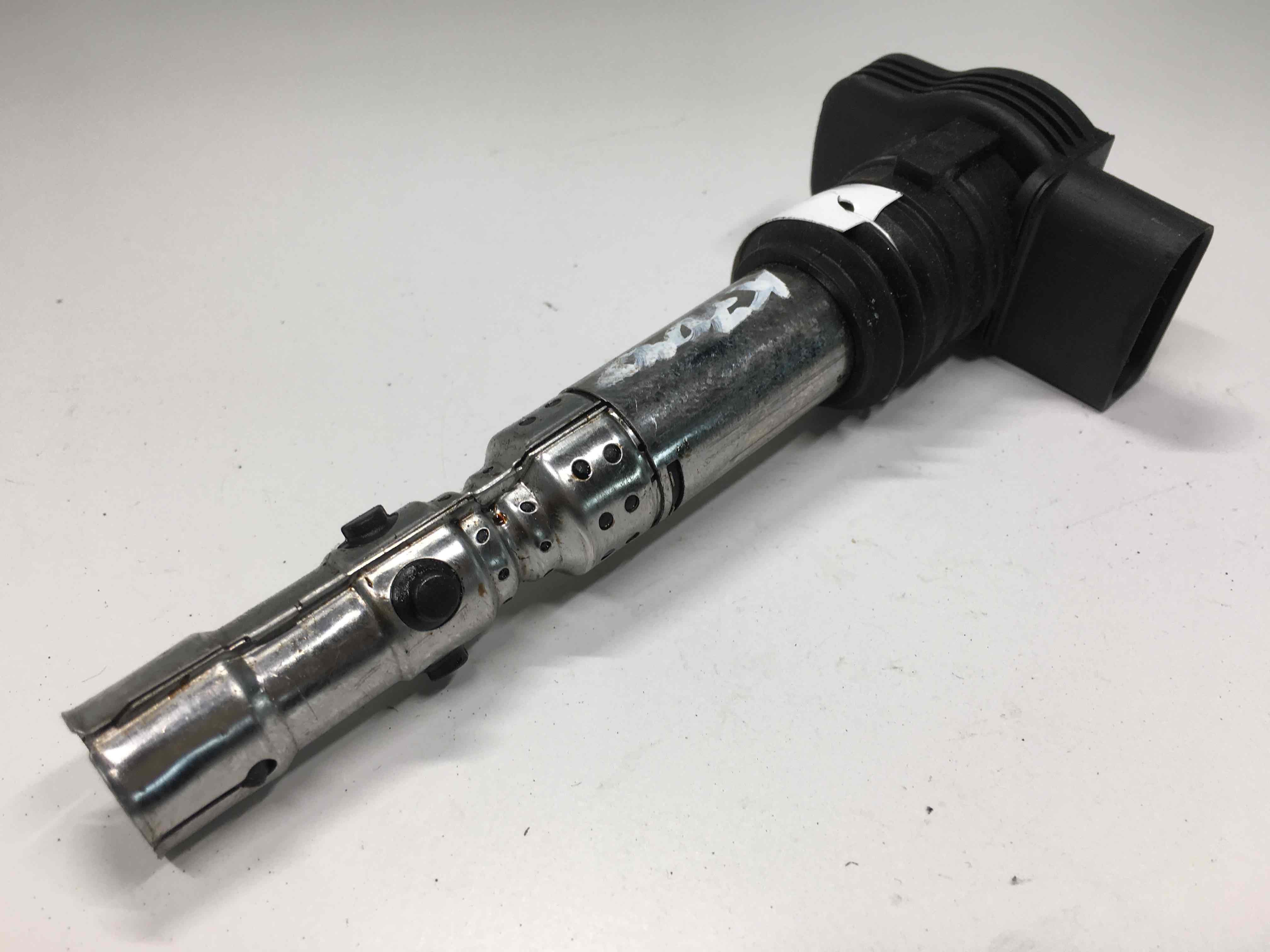 Audi A4 A4 B6 (8E5) 2000 - 2004 Катушка зажигания 06a905115d  010714