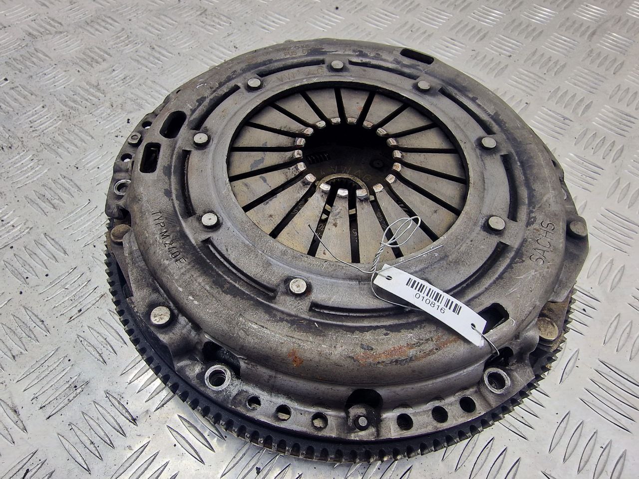 Volkswagen Passat Passat B6 (3C) 2005 - 2010 Маховик 03g105266b, 03g141031g, 03g141025  010816