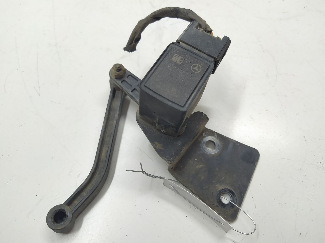 Mercedes ML W164 ML W164 2 поколение (2005-2008) Датчик положения кузова A0105427717, 0105427717  011197