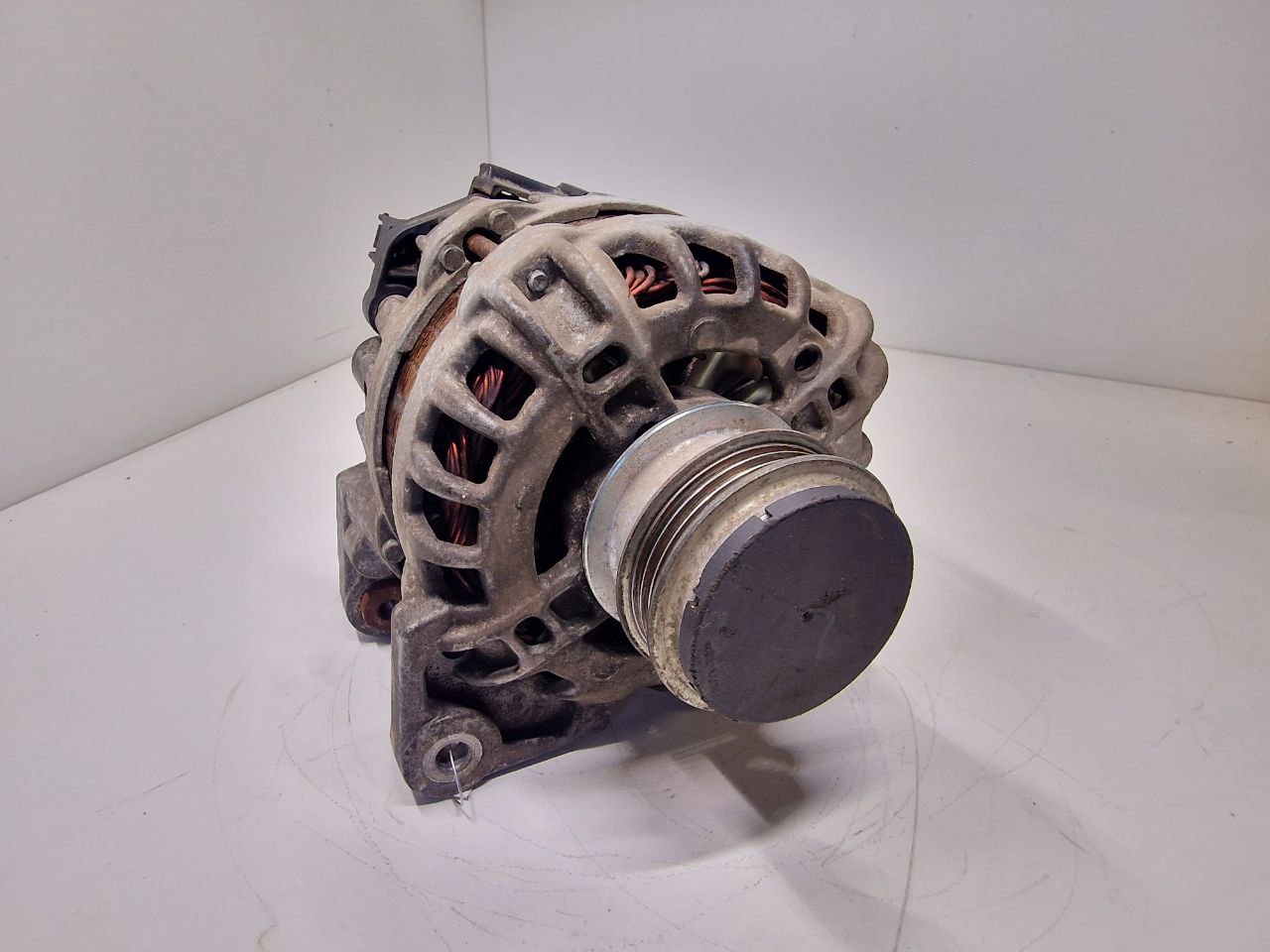 Renault Clio 4 поколение (2012-2016) Генератор 231001107R, F000BL04BD  011270