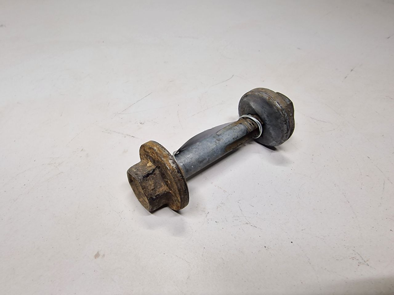 Mercedes ML W164 ML W164 2 поколение (2005-2008) Болт развальный   011359