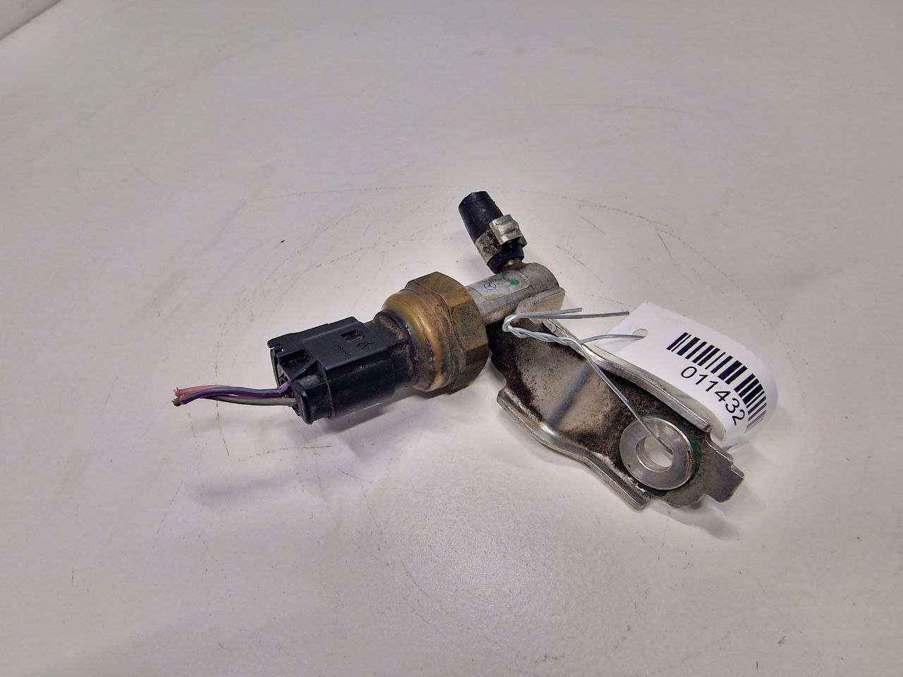 Mercedes C-klasse C-klasse (W204) 2007 - 2014 Датчик давления топлива A6510701381  011432