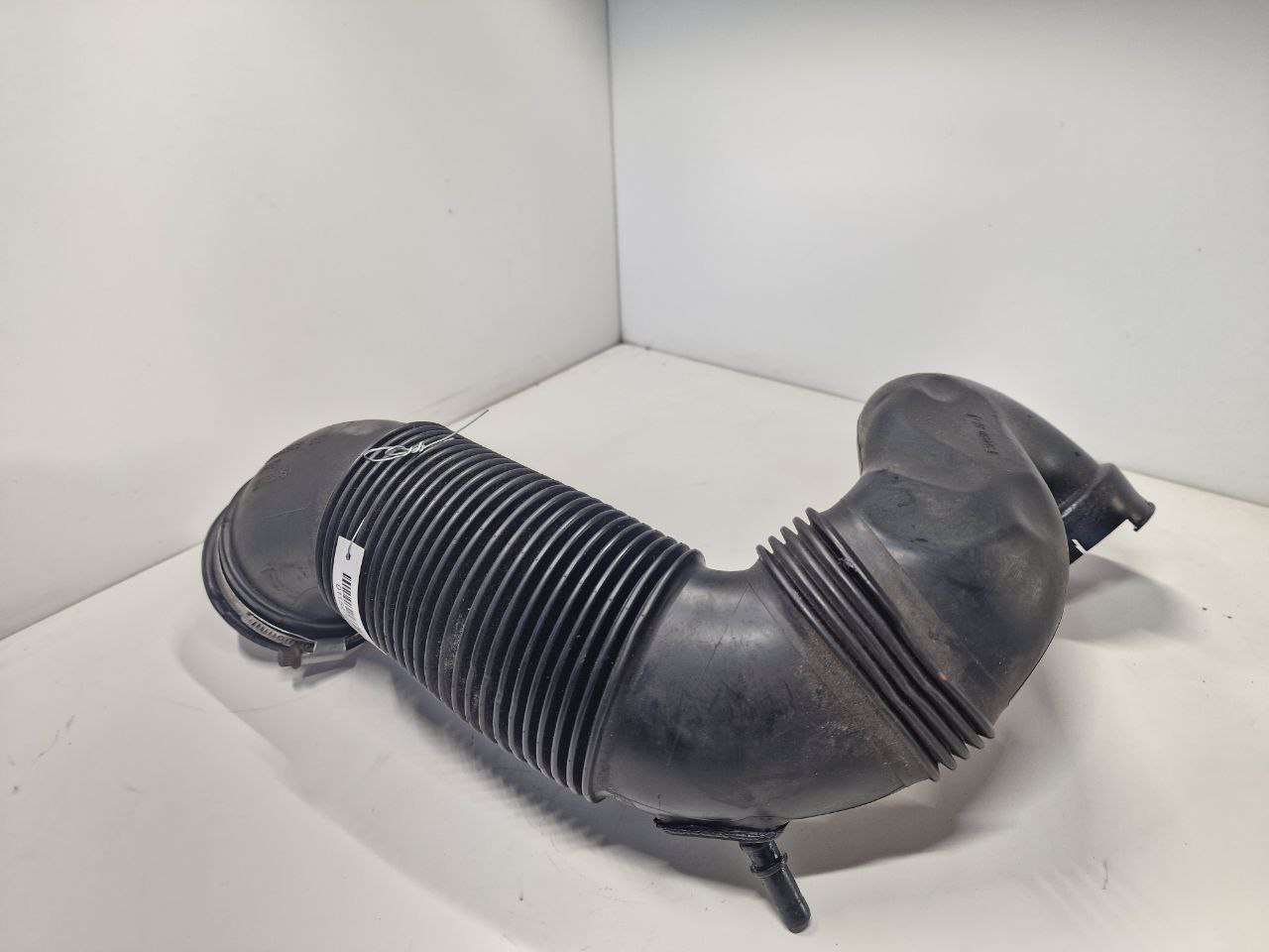 Opel Insignia Insignia I 2008 - 2017 Патрубок воздушного фильтра 55560898  011547