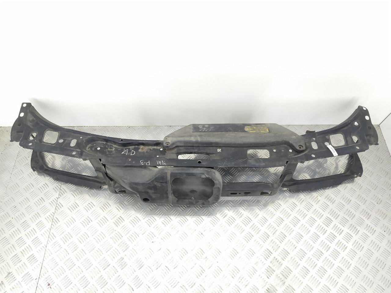 Volkswagen Passat Passat B3 (312,315) 1988 - 1993 Передняя панель крепления облицовки (телевизор)   011884