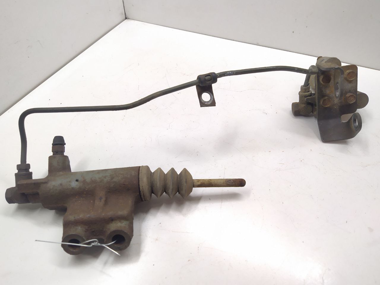 Mitsubishi Pajero Pajero III 1999 - 2006 Цилиндр сцепления рабочий MR553469  011997