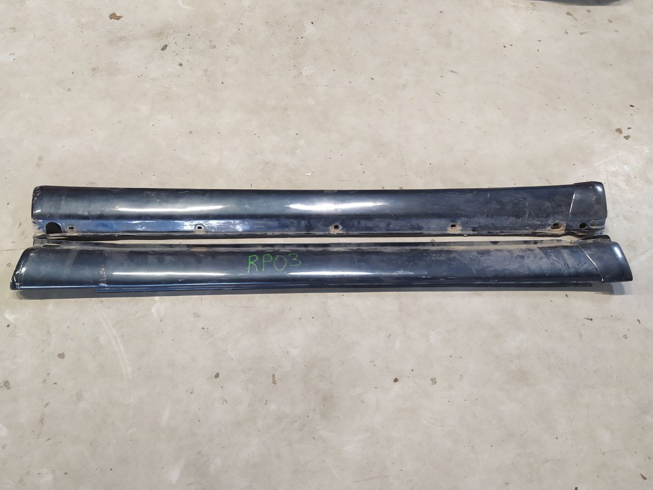 Mercedes ML W163 M-klasse (W163) 1997 - 2005 Накладка на порог наружная (комплект) 1636900140, 1636900240, 1636980215, 1636980115  012202