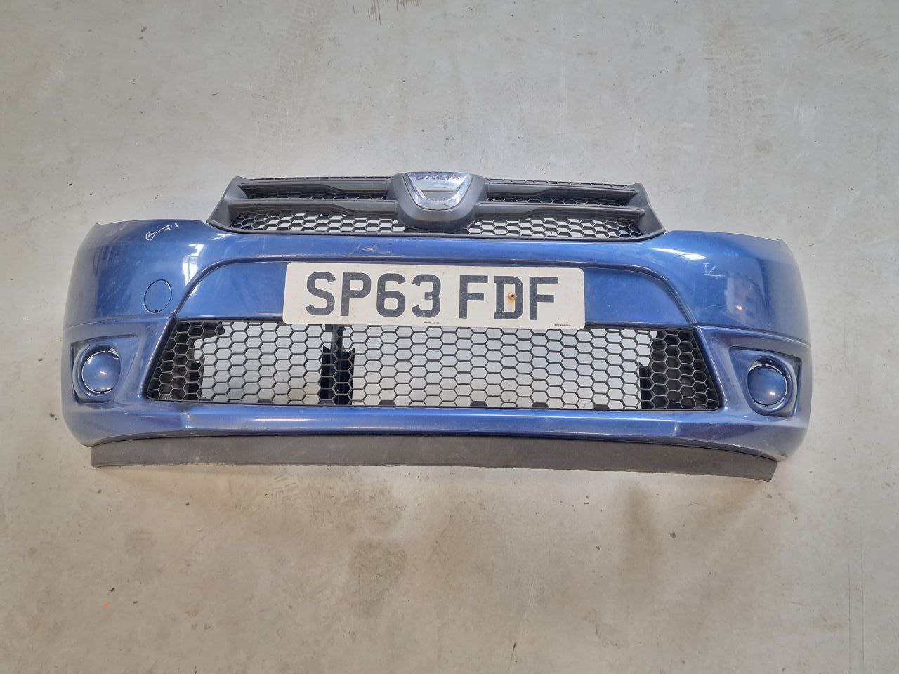 Renault Sandero 2 поколение (2013-2018) Бампер передний   012948