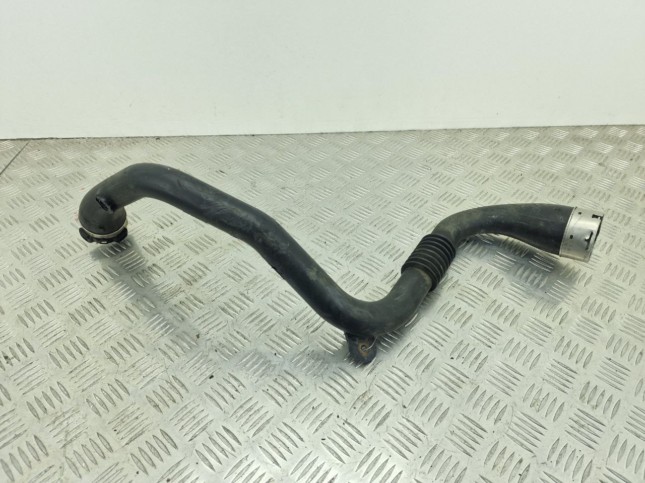 Renault Laguna Laguna III  2008 - 2011 Патрубок интеркулера 8200837118  013066