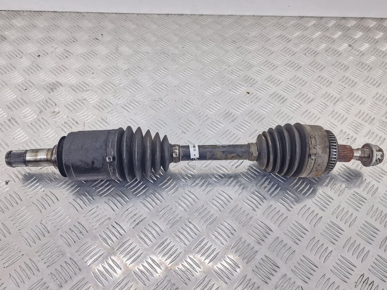 Mercedes ML W163 M-klasse (W163) 1997 - 2005 Полуось передняя левая (приводной вал, ШРУС) 050100651  013520