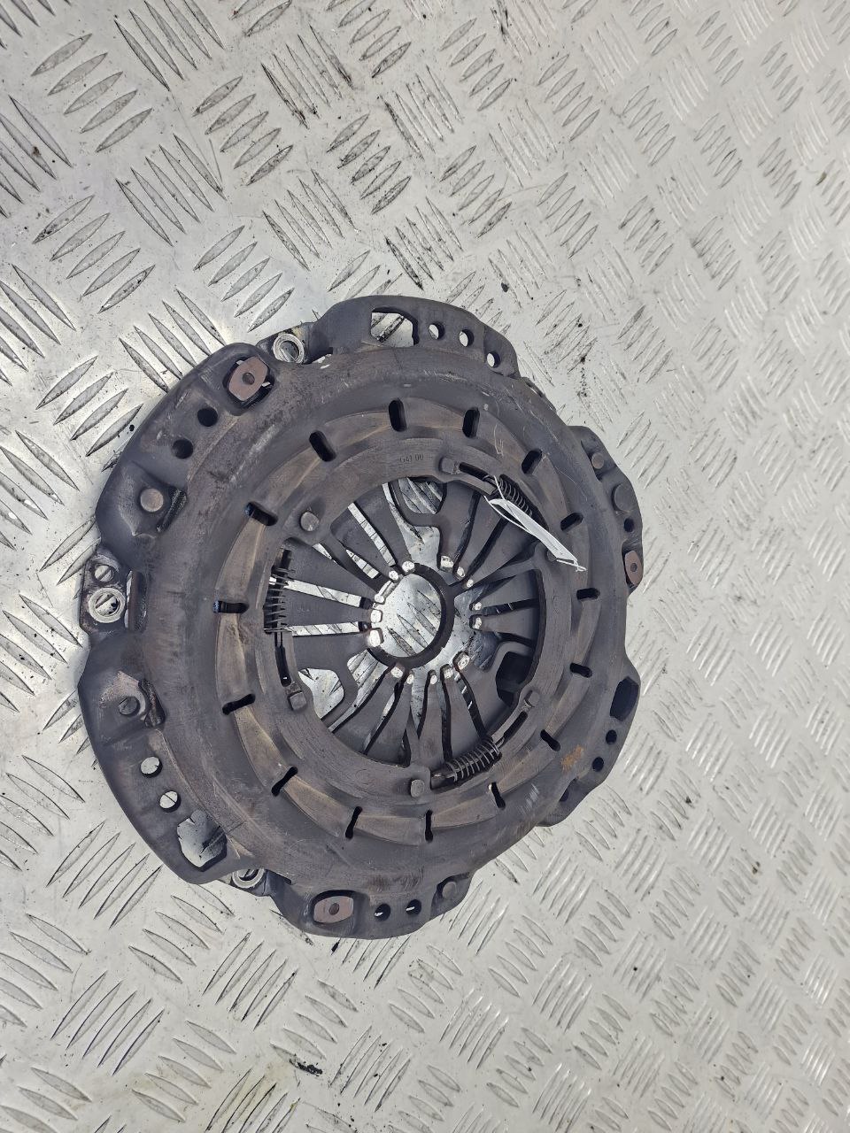 Mercedes Sprinter Sprinter II (w906) 2006 - 2017 Корзина сцепления 64100  013535