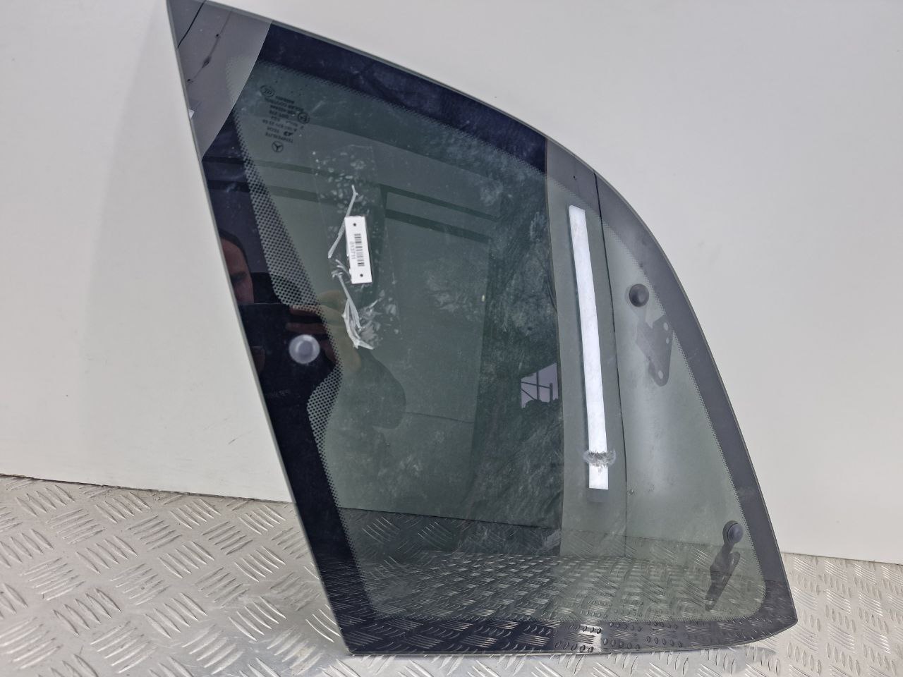 Mercedes ML W163 M-klasse (W163) 1997 - 2005 Стекло кузовное боковое левое A1636702350  013711