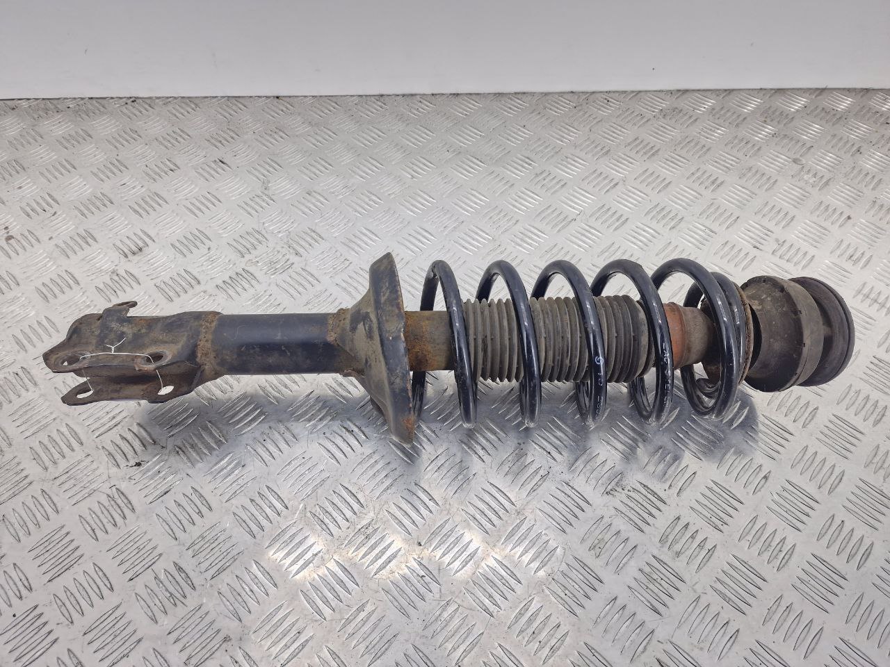 Volkswagen Golf Golf 2 поколение 1983 - 1992 Амортизатор передний   013899