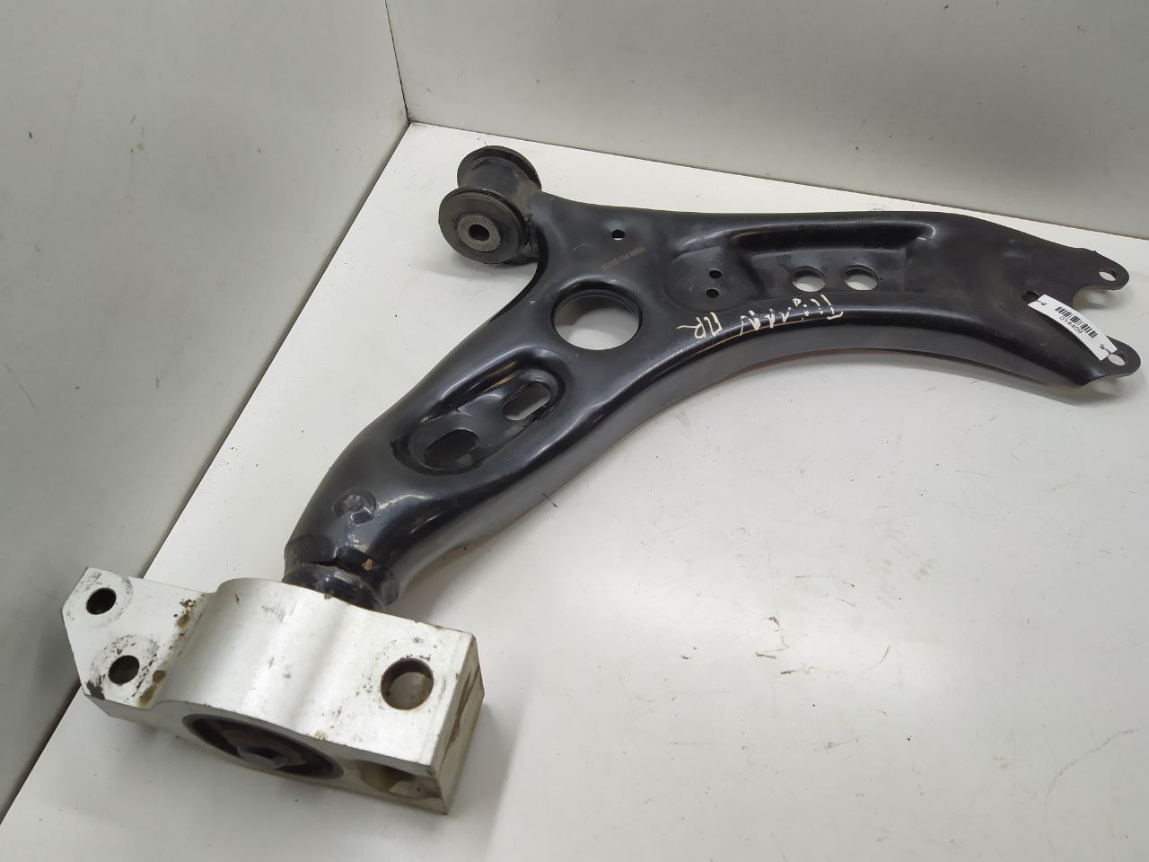 Volkswagen Tiguan 1 поколение [рестайлинг] (2011-2017) Рычаг передний правый 5N0407152  014409