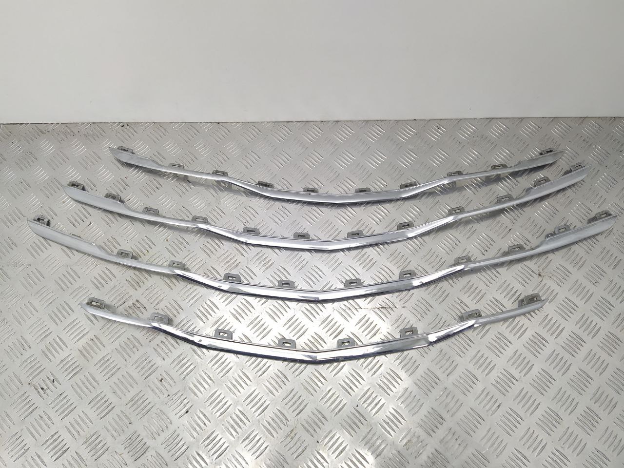 Chevrolet Malibu 9 поколение [рестайлинг] (2018-2026) Молдинг решетки радиатора BDI68706,    BDI68709,    BDI68704,    BDI68712  015238