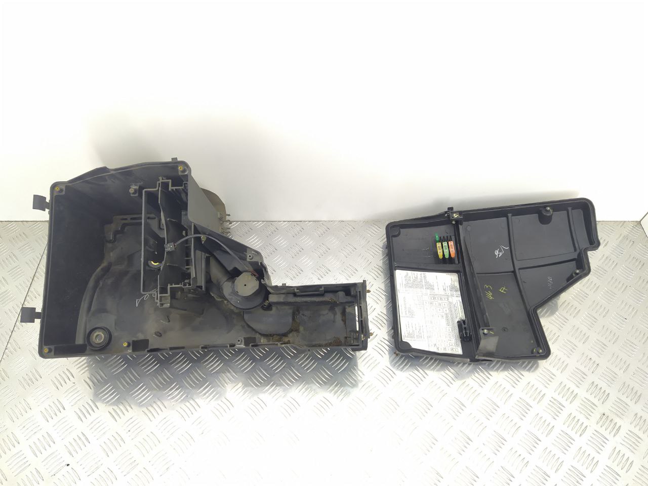 Mercedes ML W163 M-klasse (W163) 1997 - 2005 Короб предохранителей 1635400224,  A1635400224,  1635400182,  A1635400182,  1635400382,  A1635400382  015394