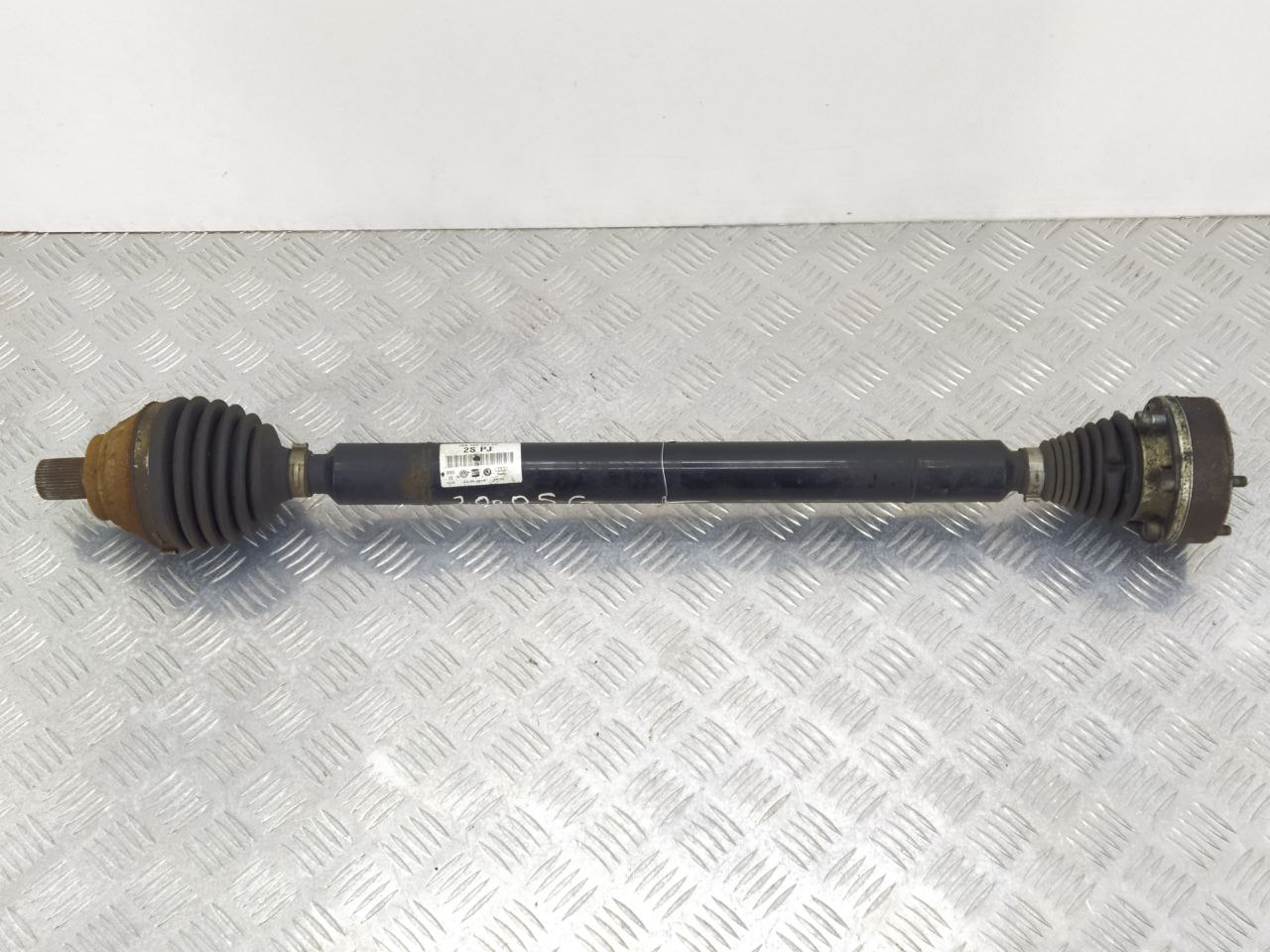 Skoda Octavia A7 [рестайлинг] (2017-2020) Полуось передняя правая (приводной вал, ШРУС) 1K0407272SP  015585