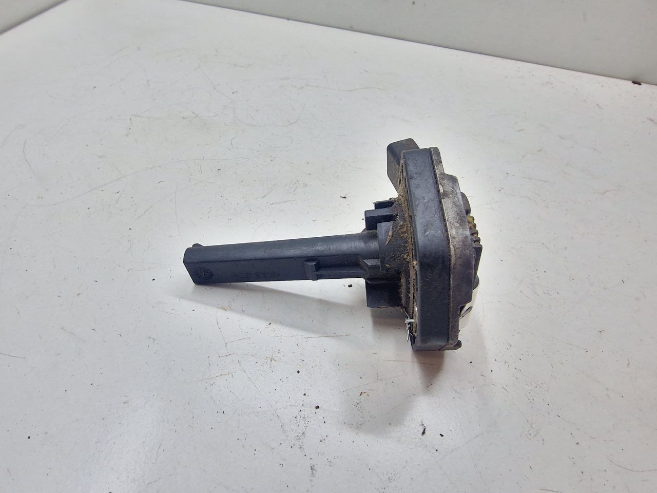 Audi A6 A6 C6 (4F2) 2004 - 2011 Датчик уровня масла 06E907660  016246