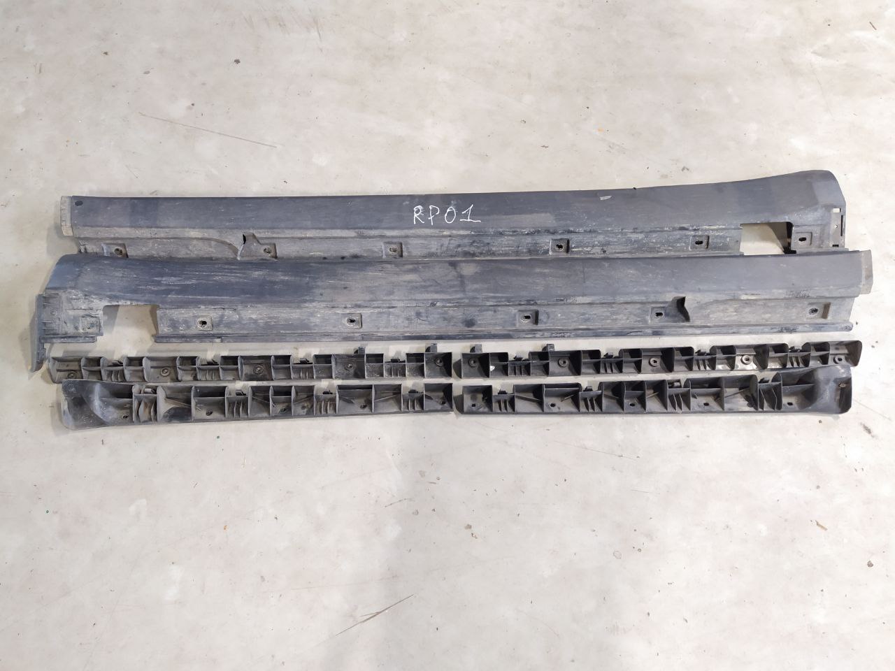 Mercedes ML W164 ML W164 2 поколение (2005-2008) Накладка на порог наружная (комплект) A1646900240, 1646900240, A1646900140, 1646900140, A1646981327, 1646981327, A1646981427, 1646981427, A1646982827, 1646982827, A1646982727, 1646982727  016402