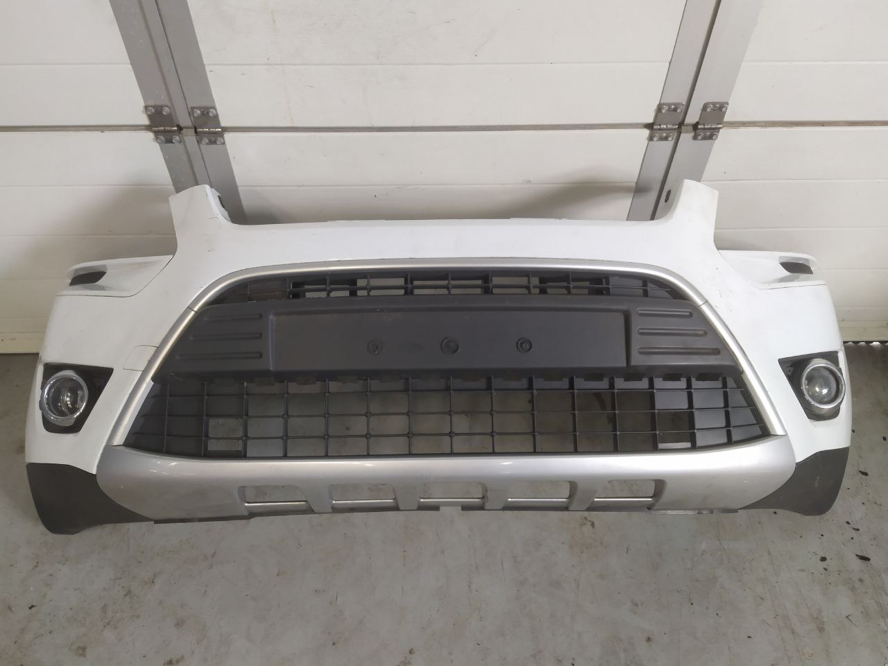 Ford Kuga Kuga I (2008-2012) Бампер передний 8V4117C749A  016678